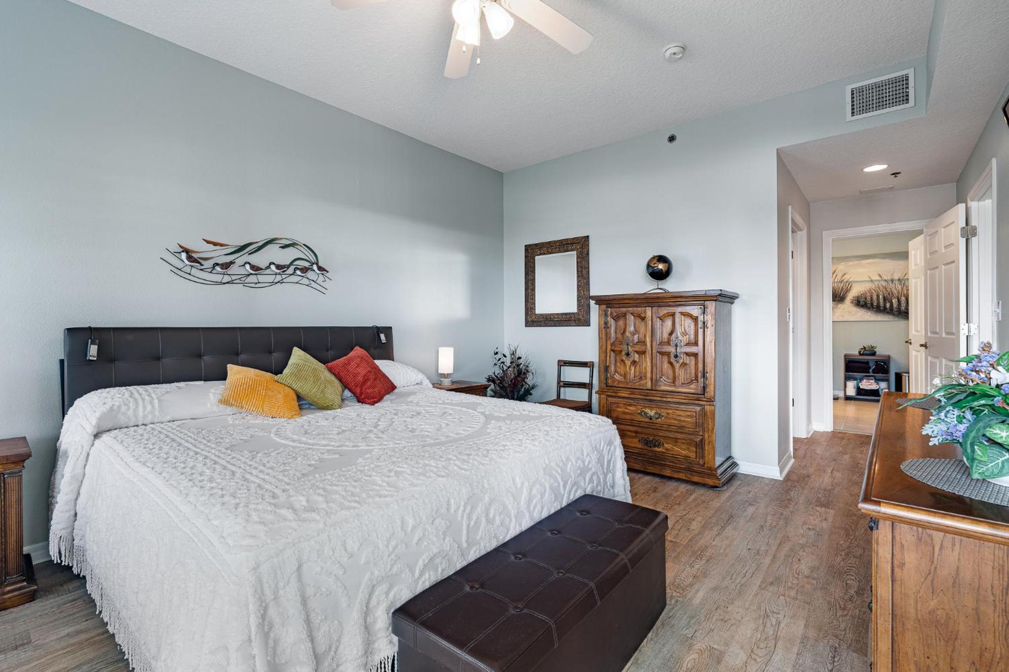 Dog Friendly 3BR Condo Walk to Beach & Pool