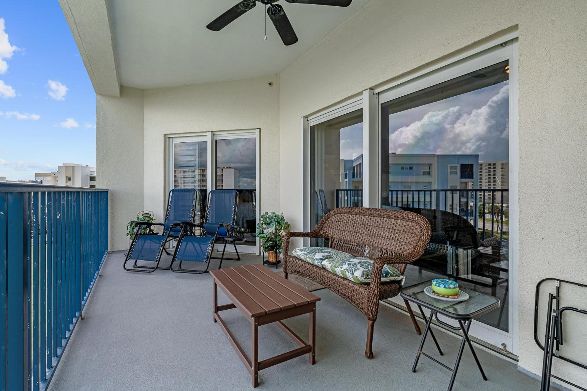 Dog Friendly 3BR Condo Walk to Beach & Pool