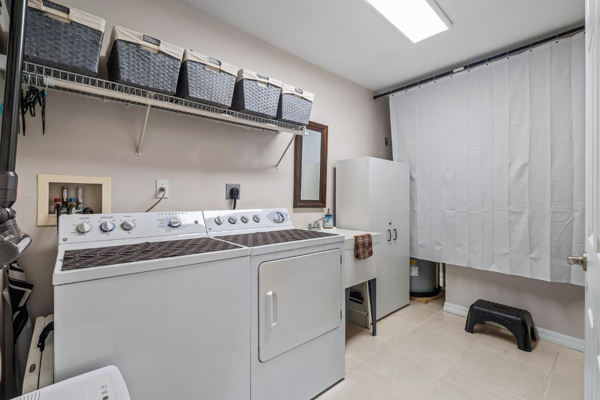 Dog Friendly 3BR Condo Walk to Beach & Pool
