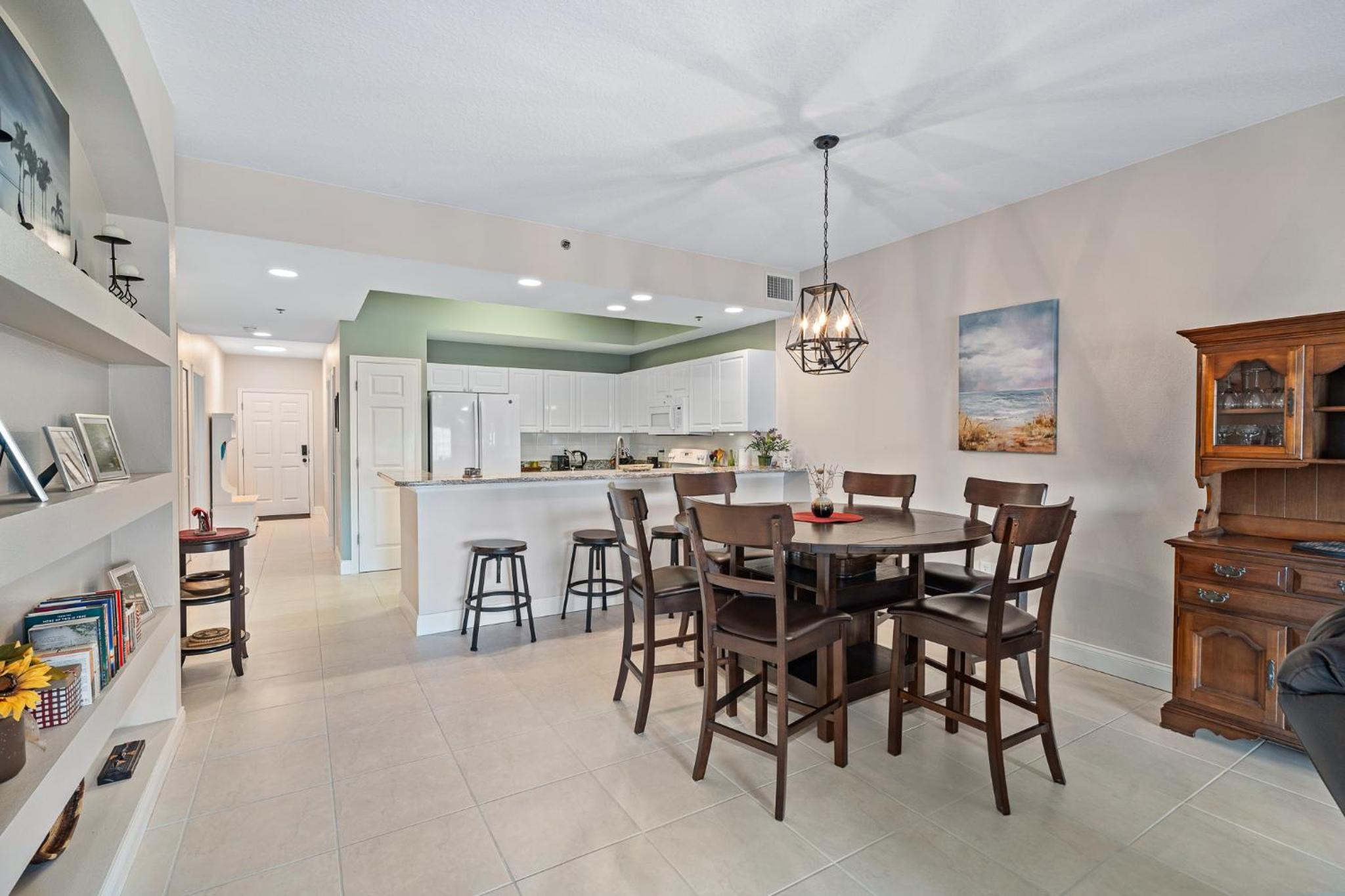 Dog Friendly 3BR Condo Walk to Beach & Pool