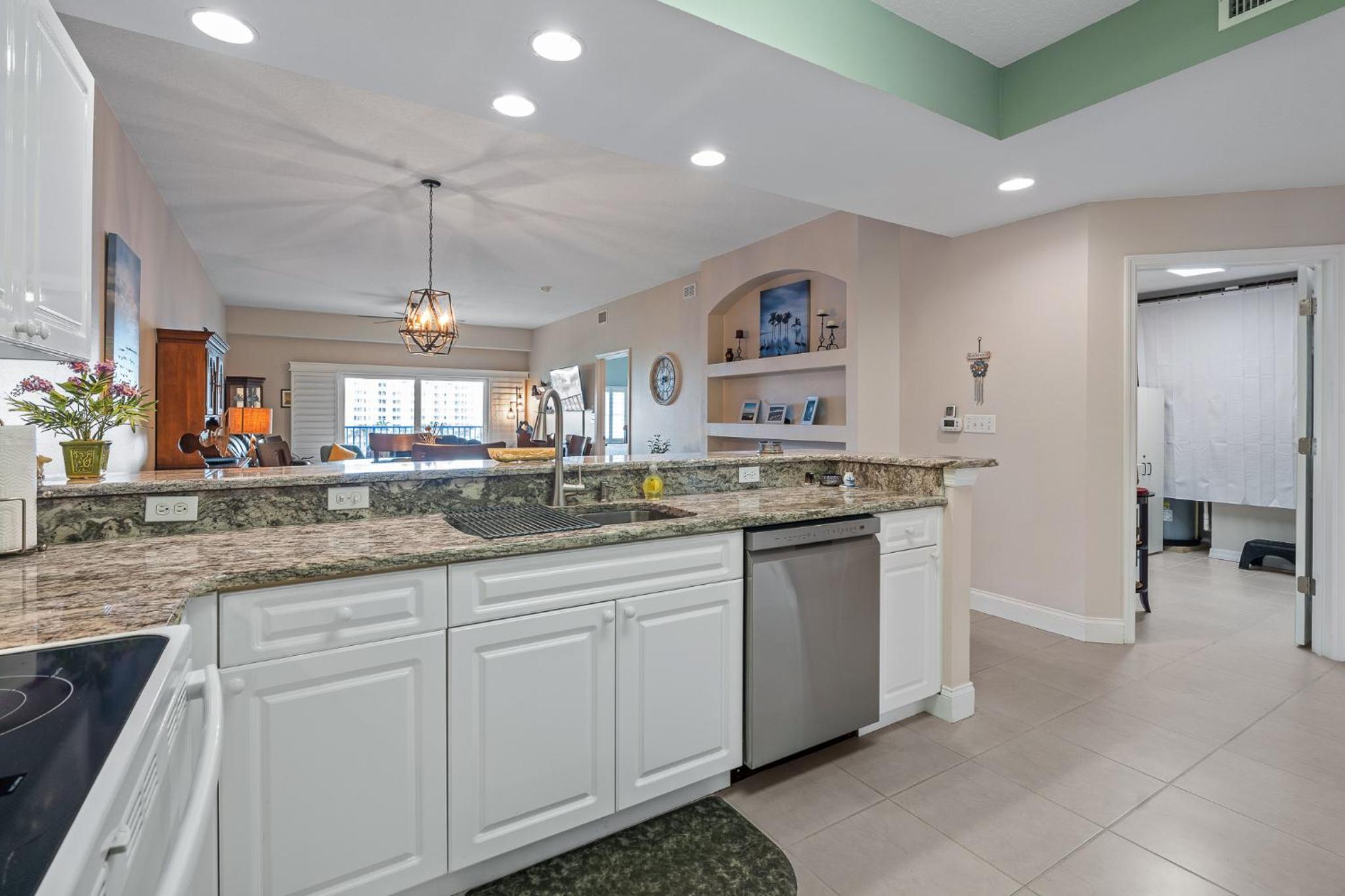 Dog Friendly 3BR Condo Walk to Beach & Pool