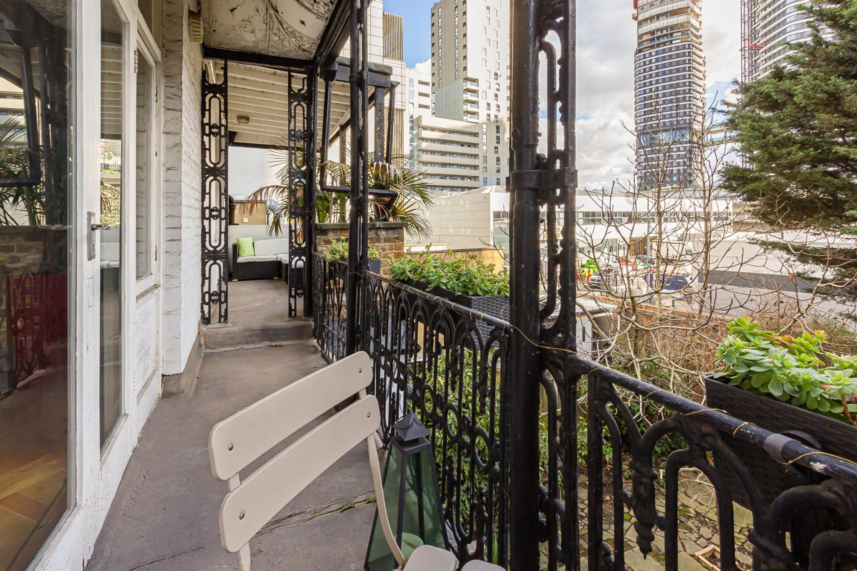 LUXURY Victorian Flat 2 bed 2 bath Flat Sleeps 4 to 7