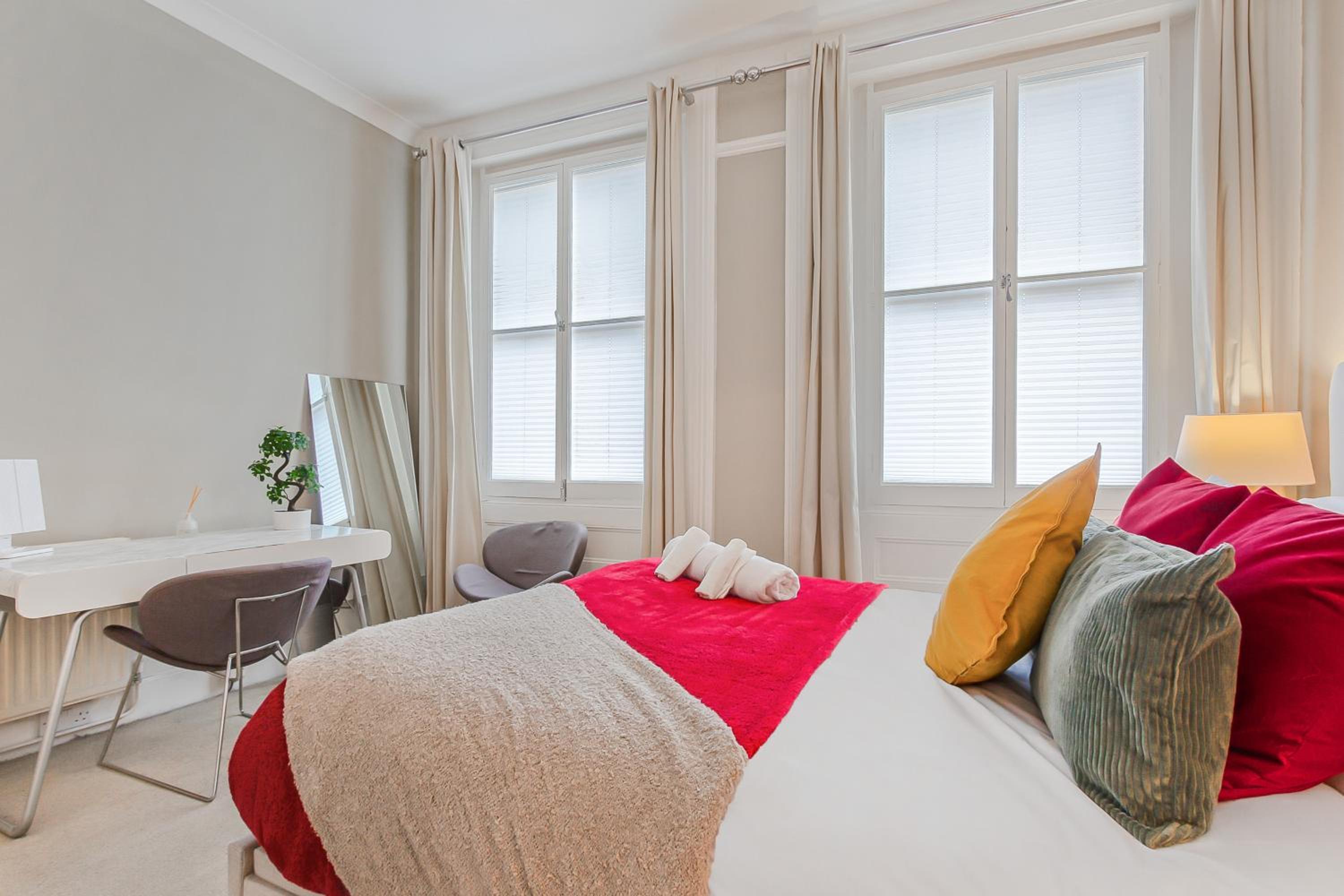 LUXURY Victorian Flat 2 bed 2 bath Flat Sleeps 4 to 7