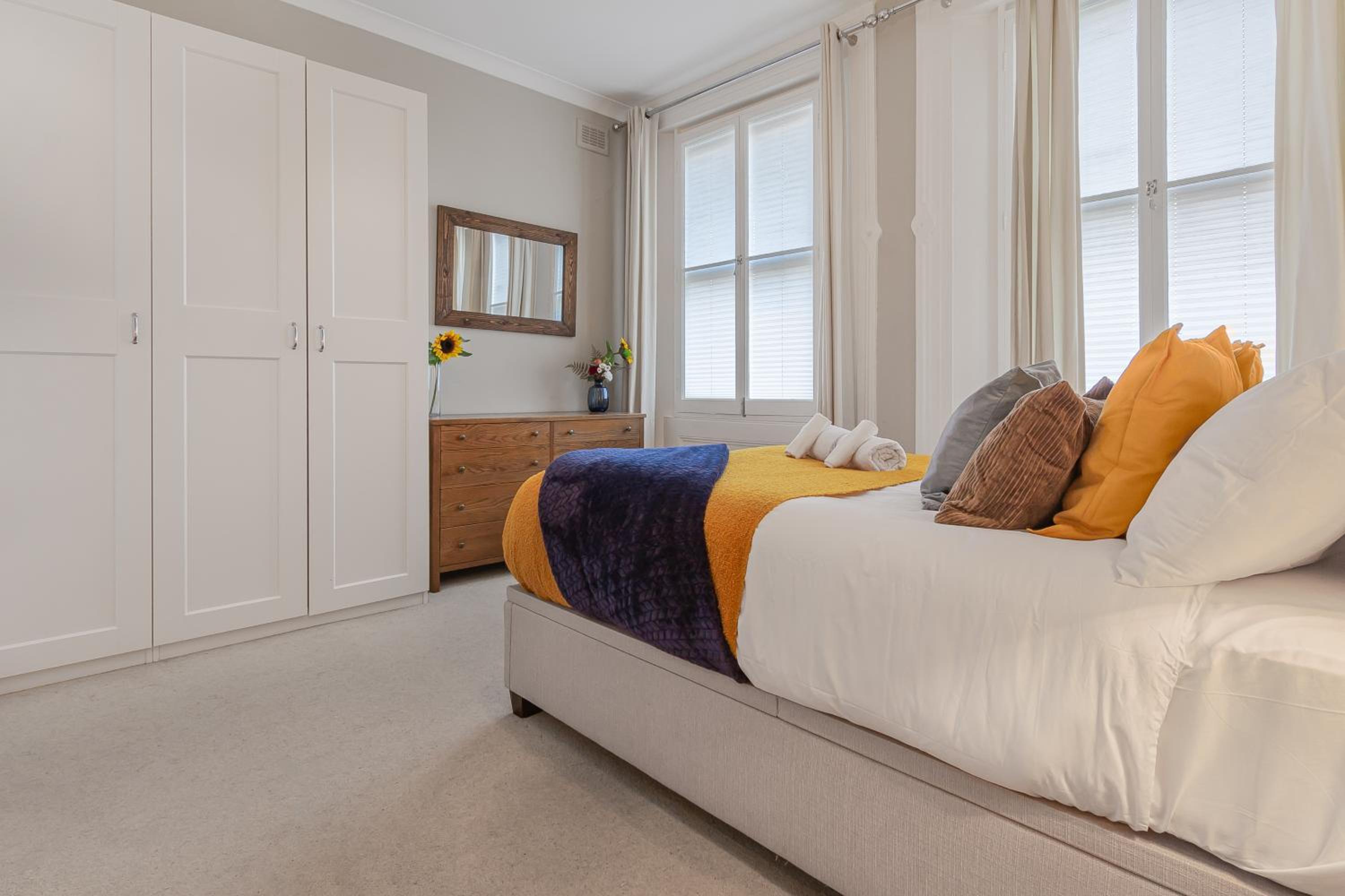LUXURY Victorian Flat 2 bed 2 bath Flat Sleeps 4 to 7