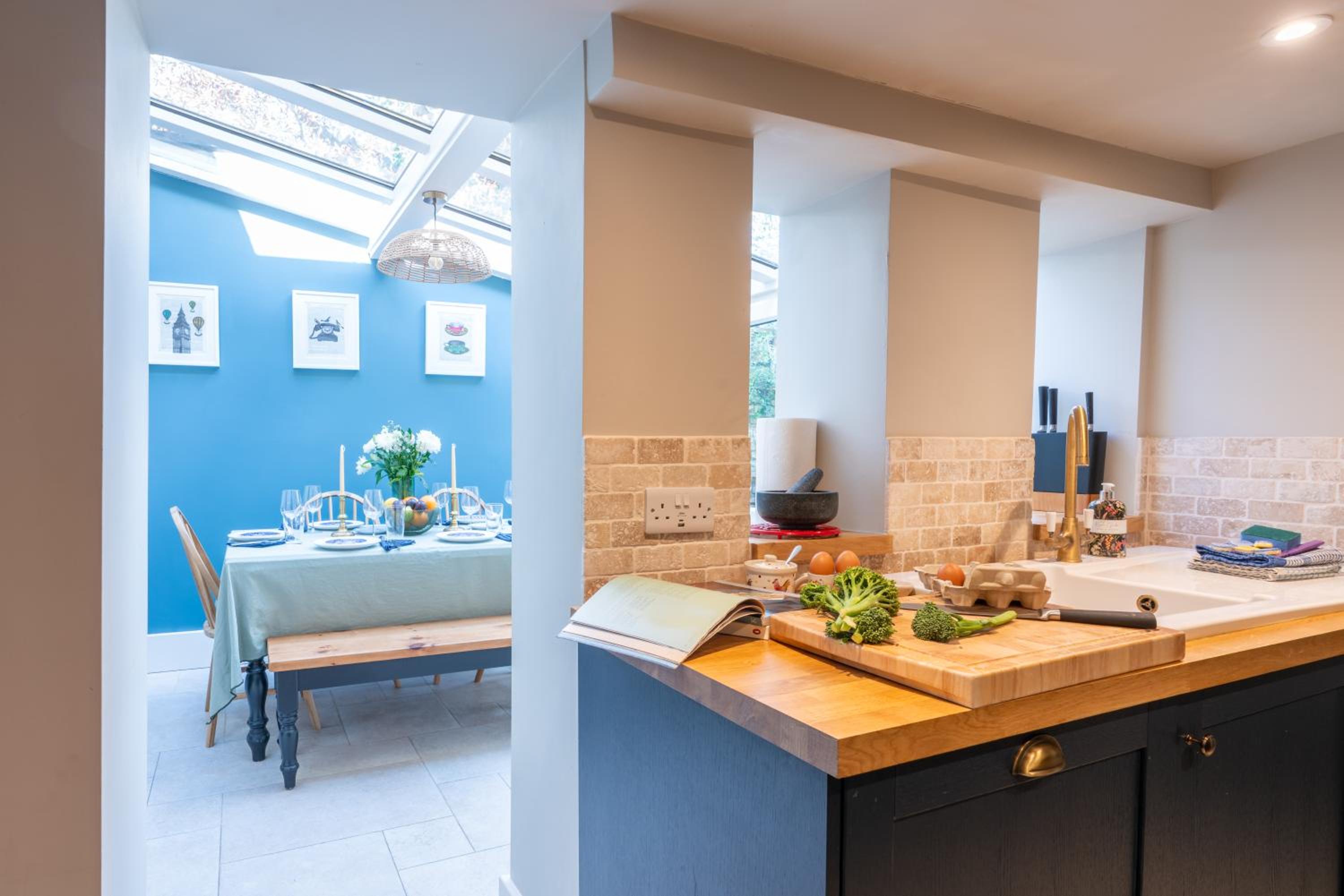 Spacious City-Centre House near Train Station & Business School, with Garden
