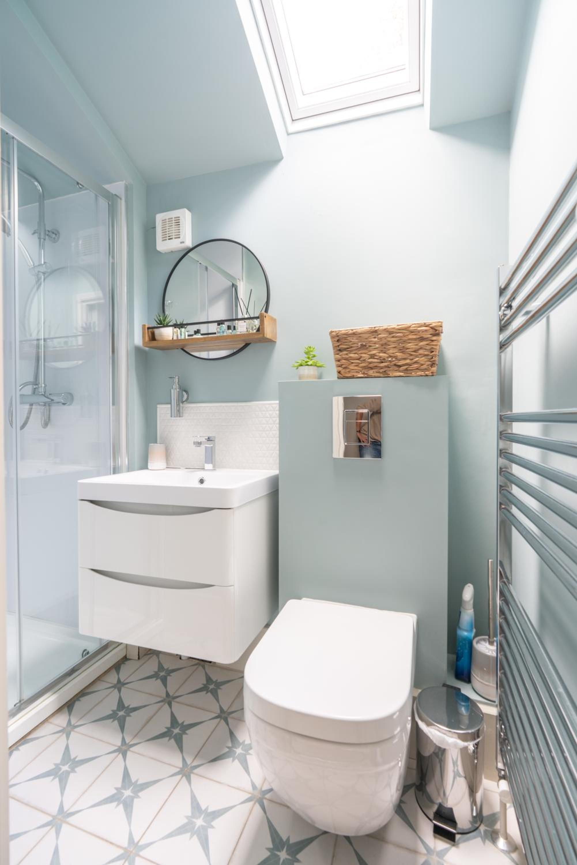 Spacious City-Centre House near Train Station & Business School, with Garden