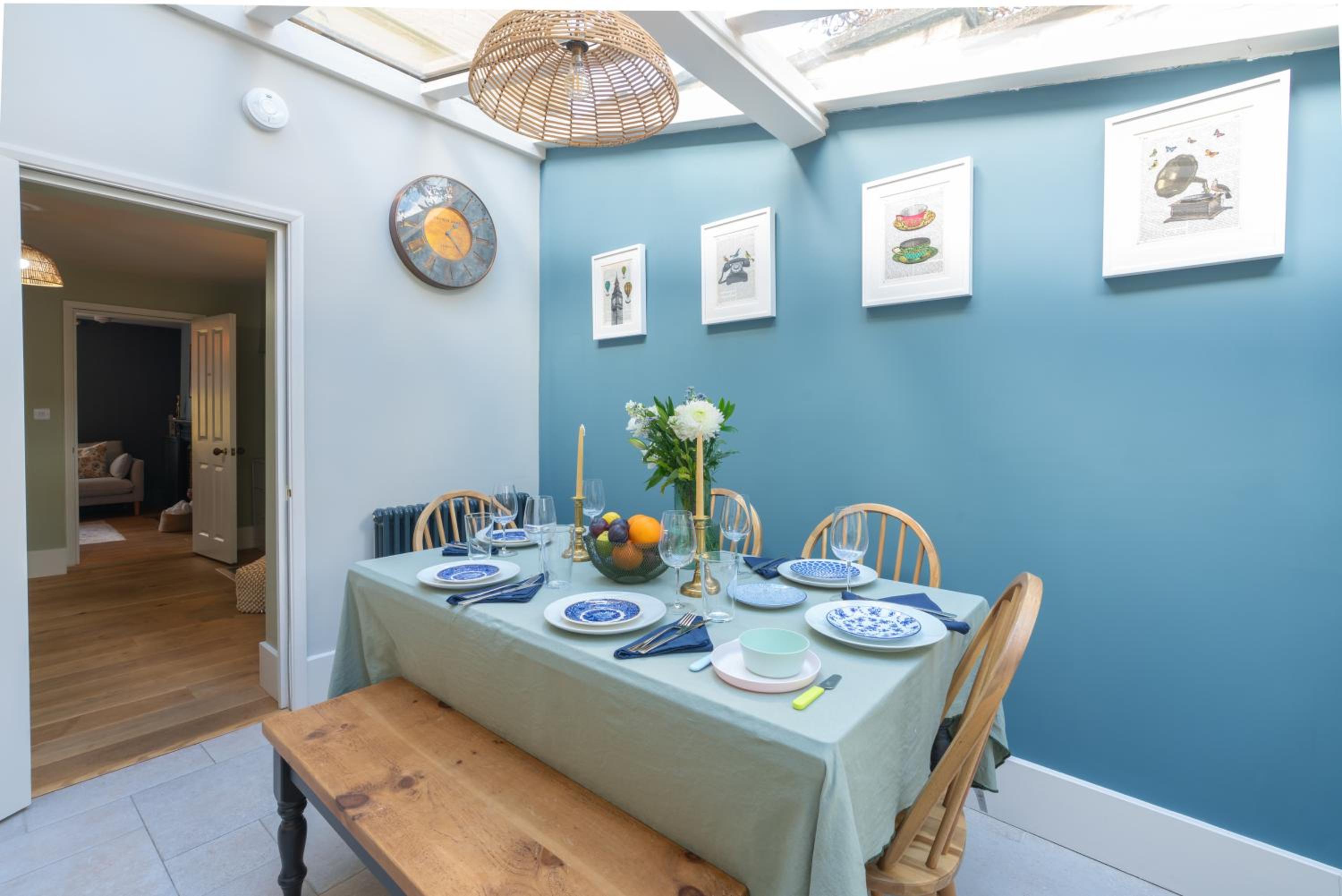 Spacious City-Centre House near Train Station & Business School, with Garden