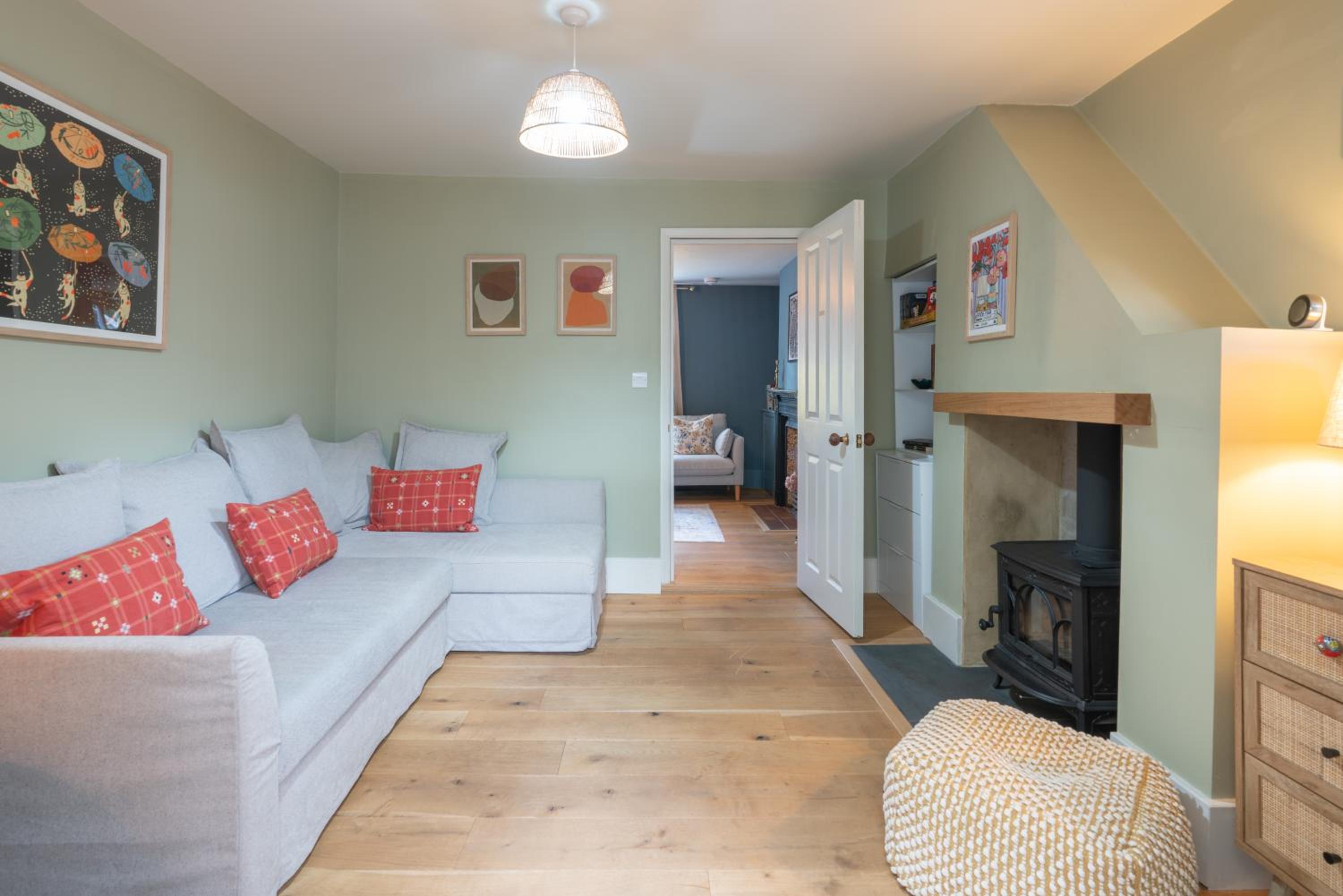Spacious City-Centre House near Train Station & Business School, with Garden