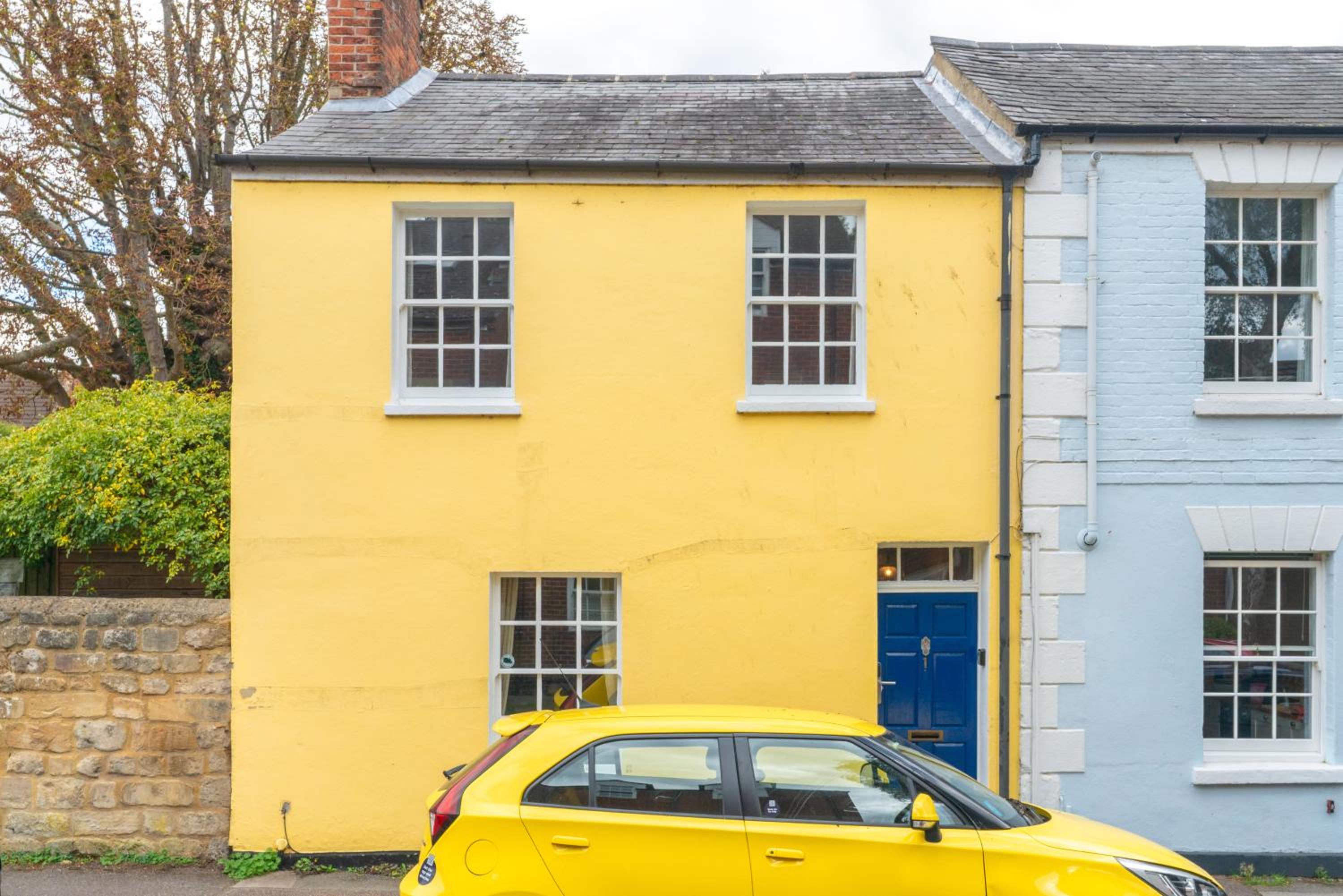 Spacious City-Centre House near Train Station & Business School, with Garden
