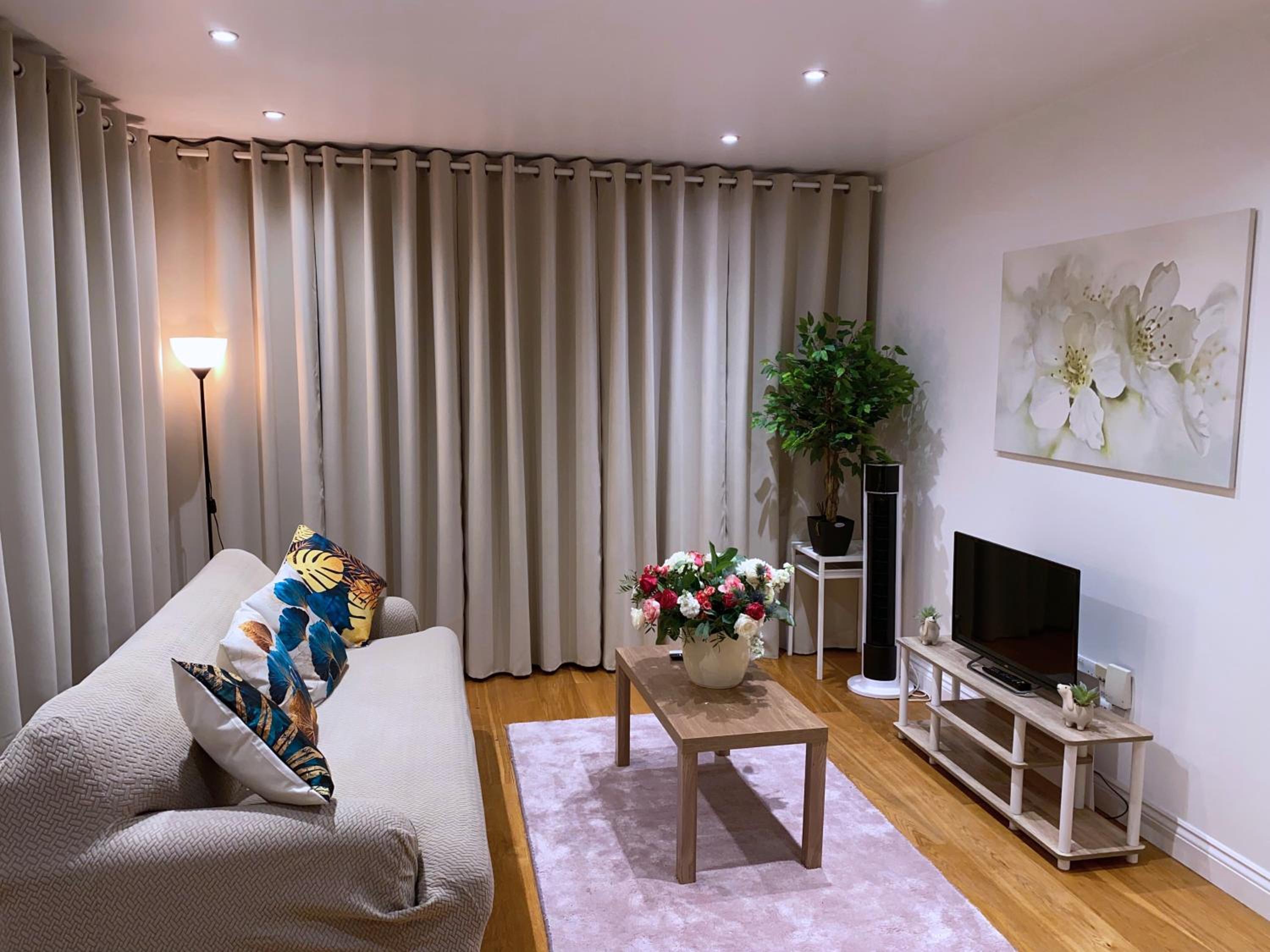 Executive North London Southgate Serviced Apartment - Contractors Ready
