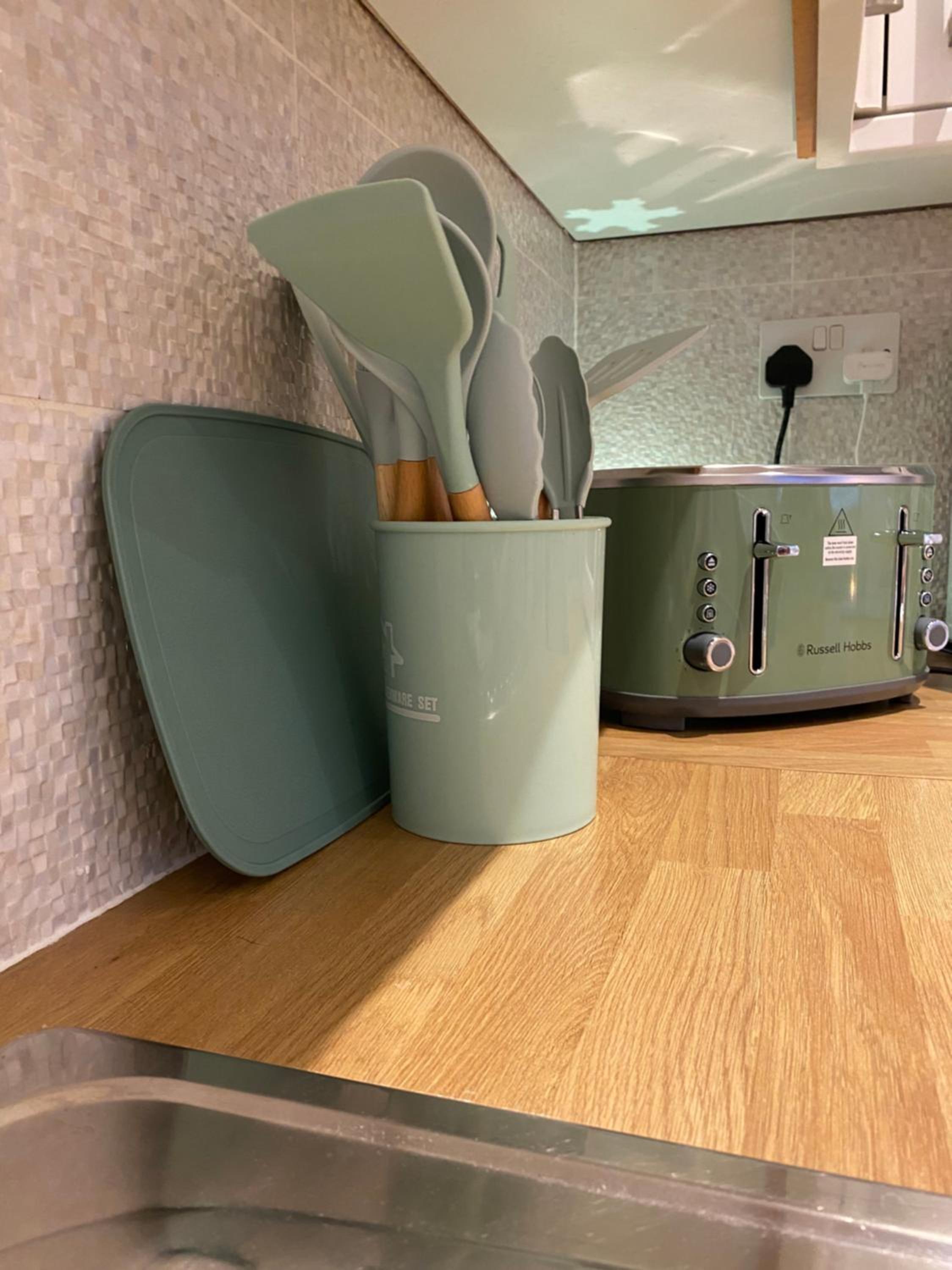 Executive North London Southgate Serviced Apartment - Contractors Ready