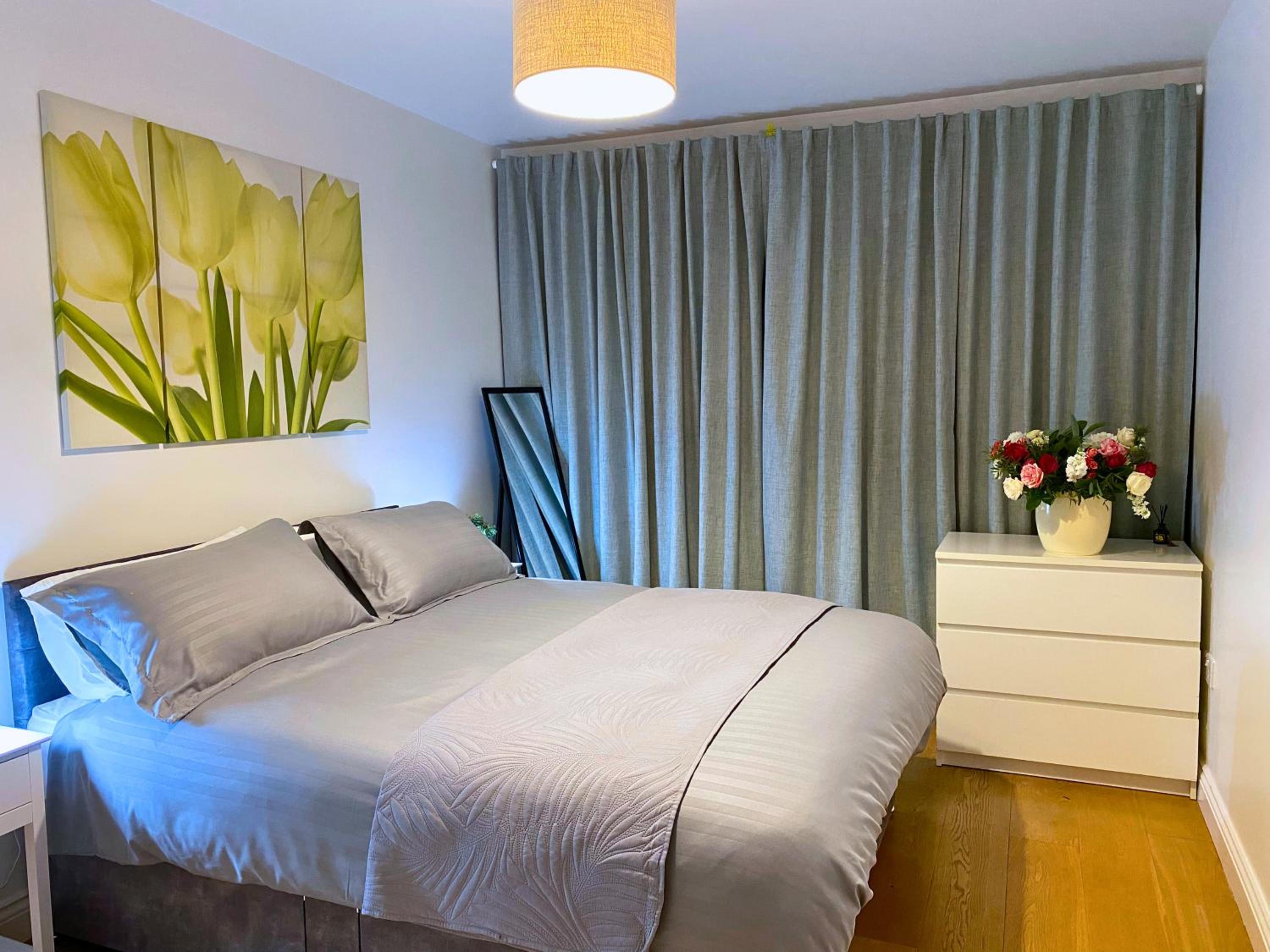 Executive North London Southgate Serviced Apartment - Contractors Ready