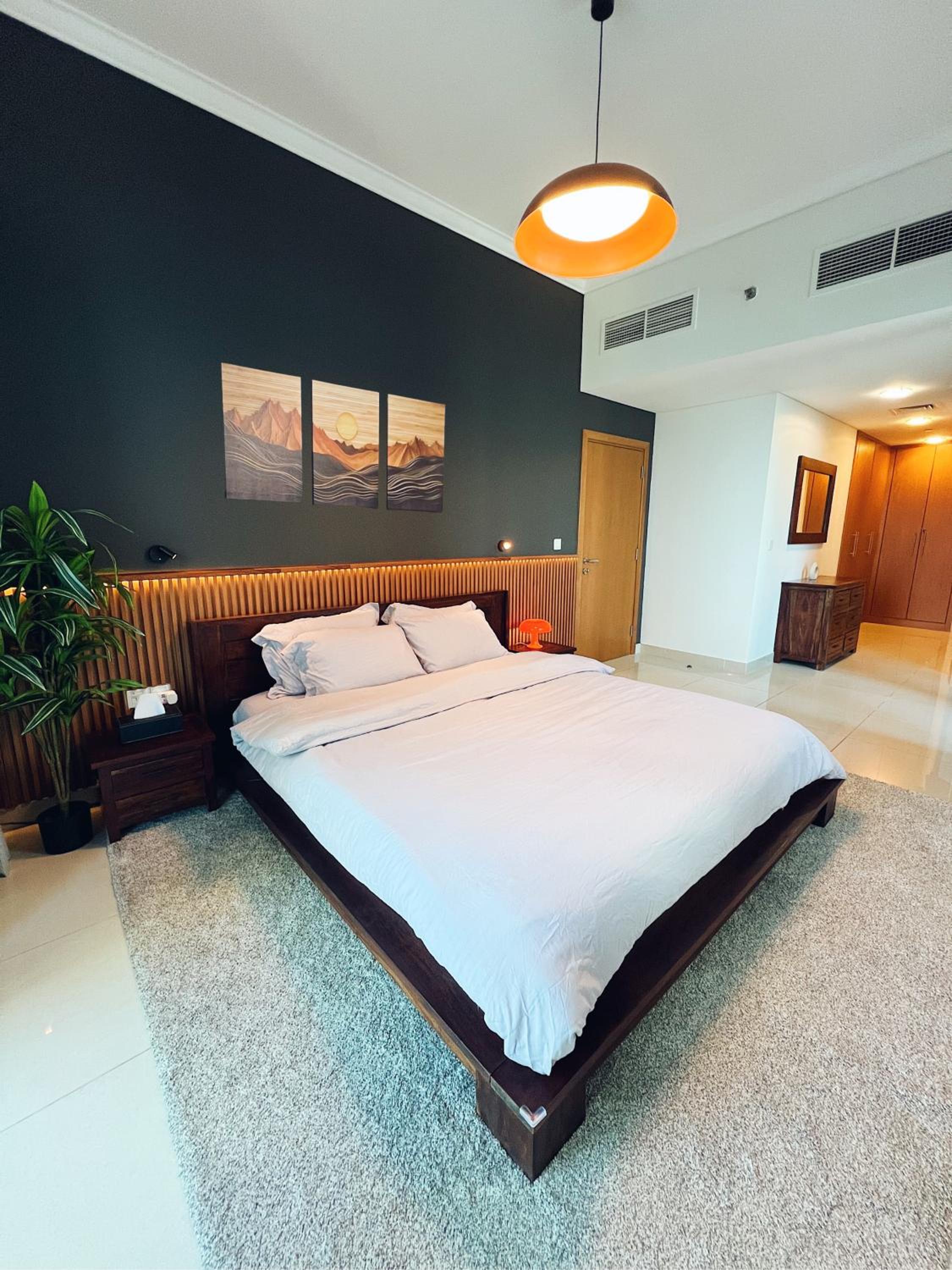Dubai Marina Modern 1 Bedroom Apartment - steps to tram & Marina Walk