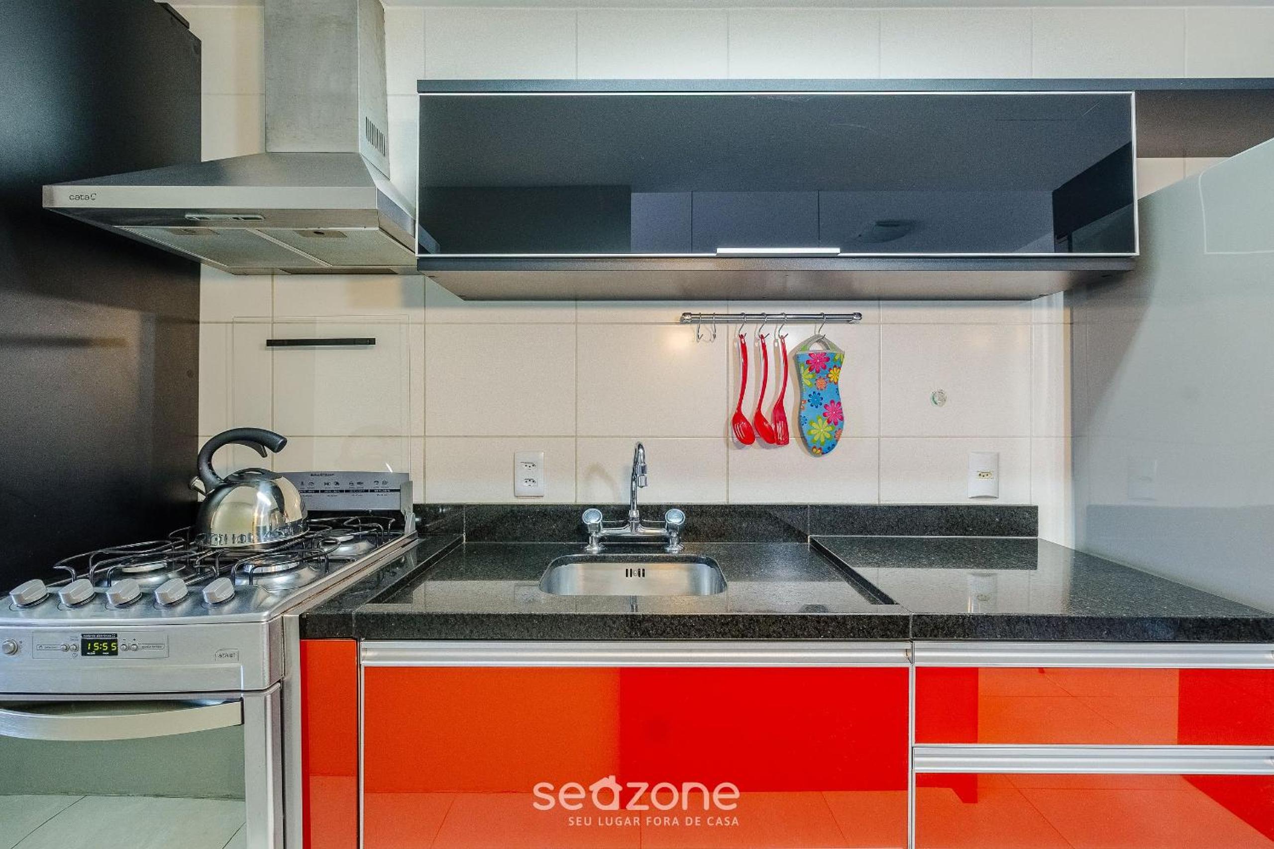 Modern Apt w/ BBQ & Garage UCR0505