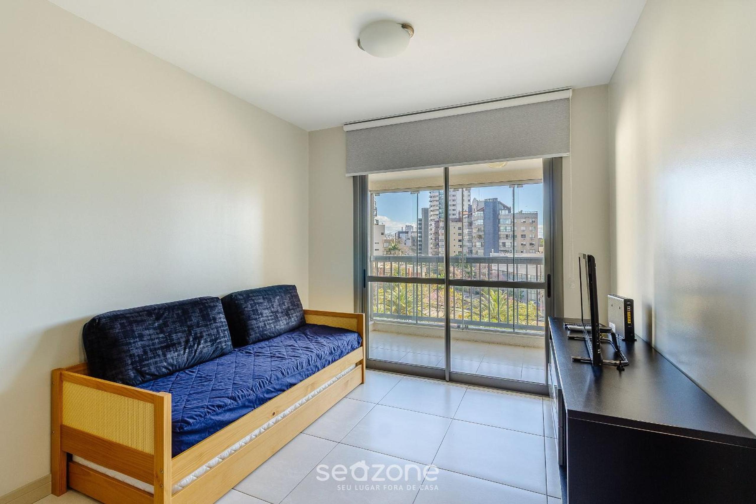 Modern Apt w/ BBQ & Garage UCR0505