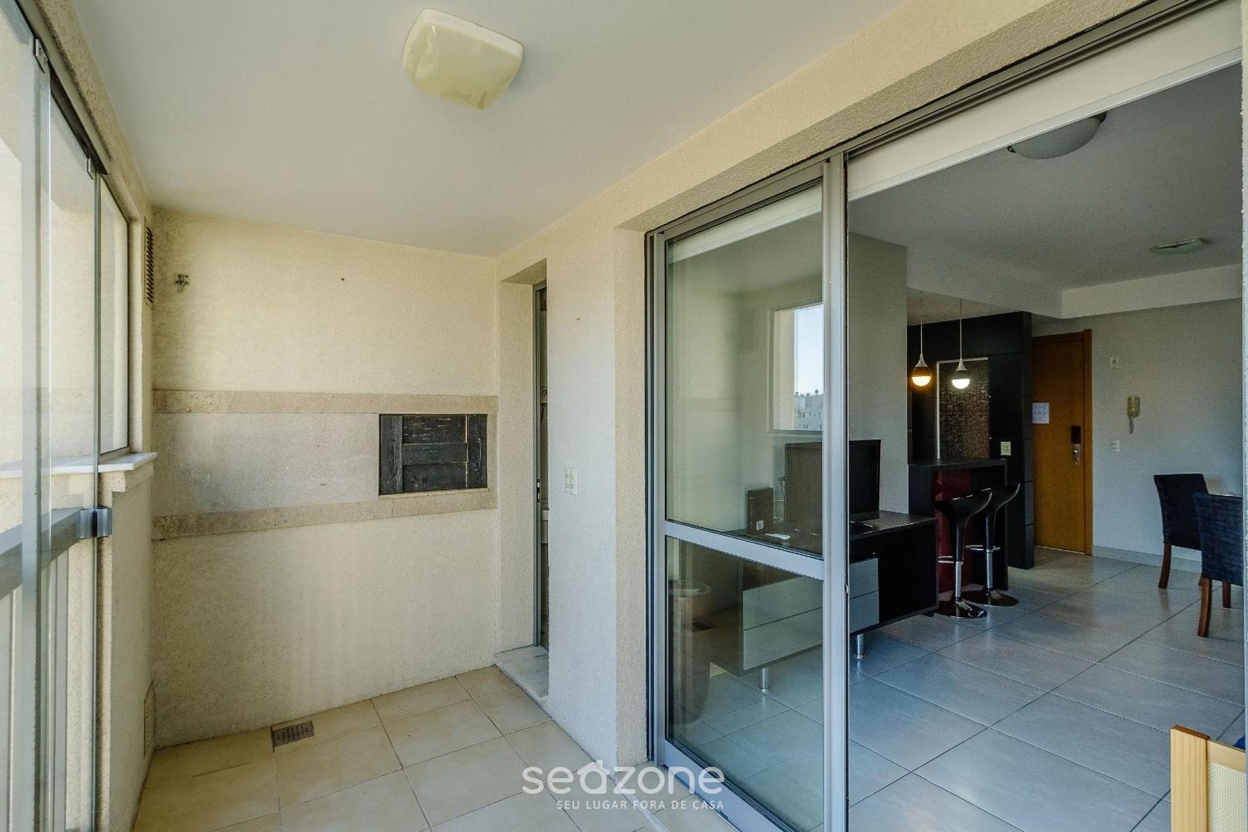 Modern Apt w/ BBQ & Garage UCR0505