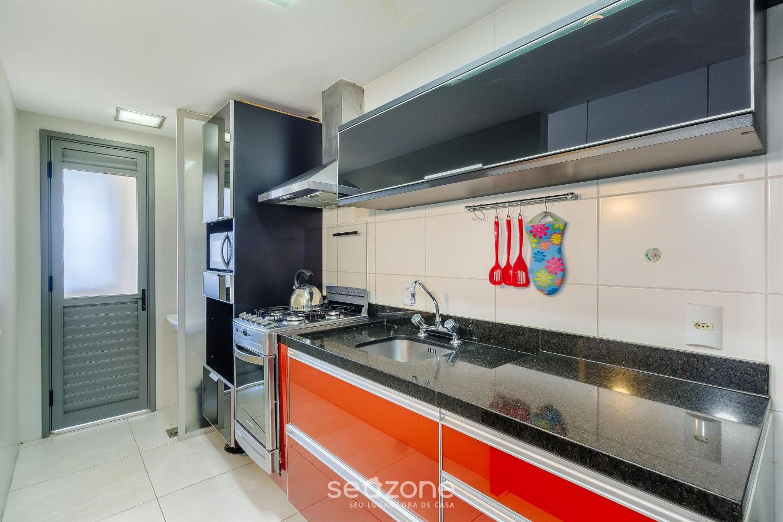 Modern Apt w/ BBQ & Garage UCR0505