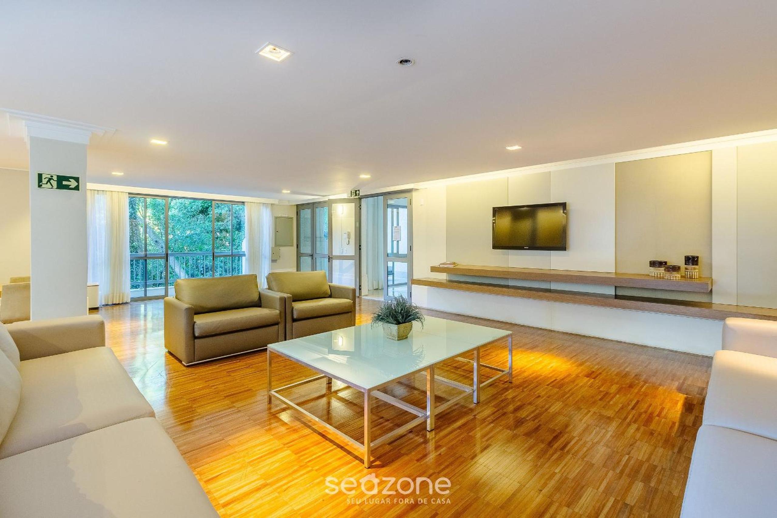 Modern Apt w/ BBQ & Garage UCR0505