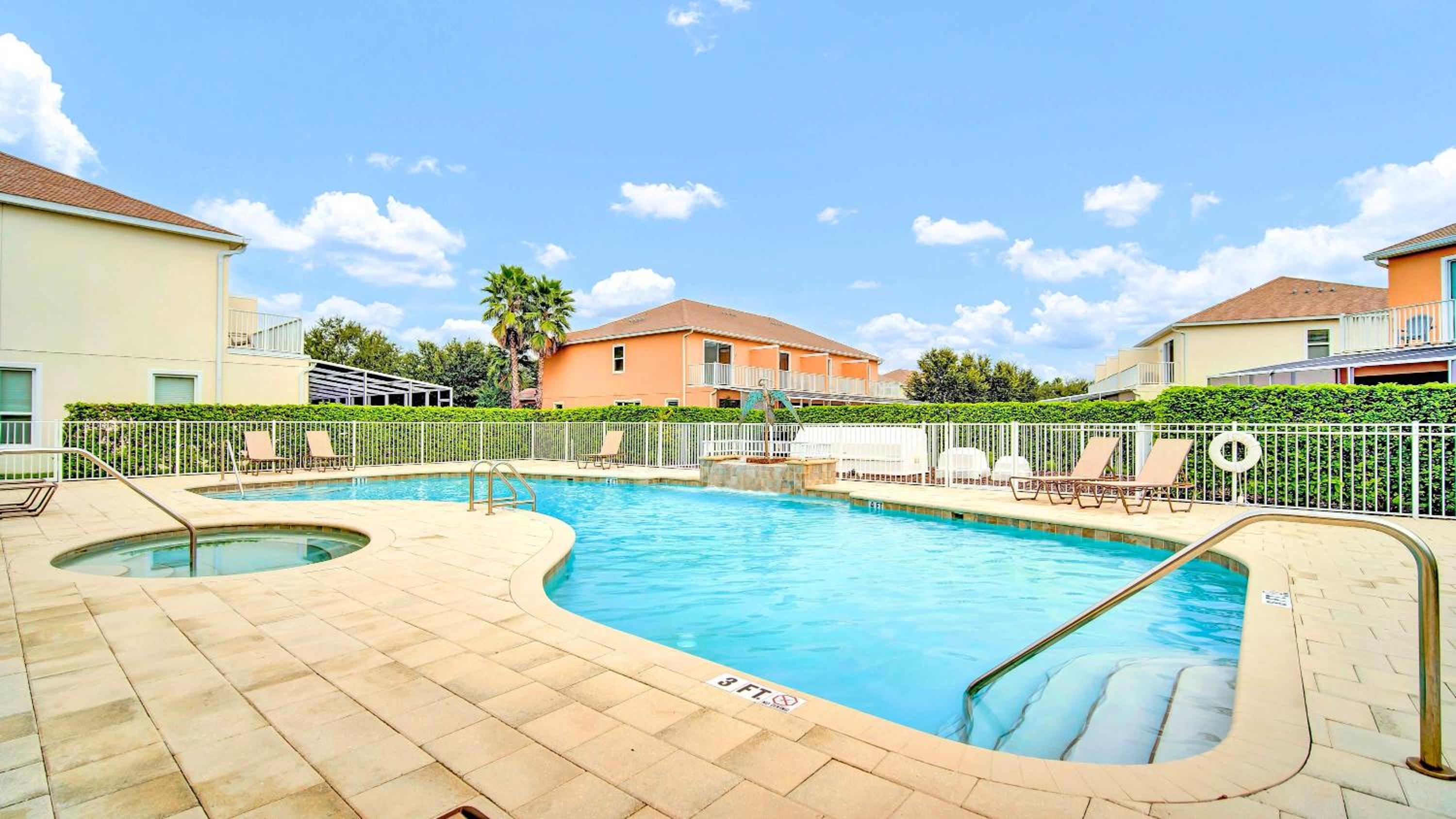 Spacious 3BR with Clubhouses and Splash Fun