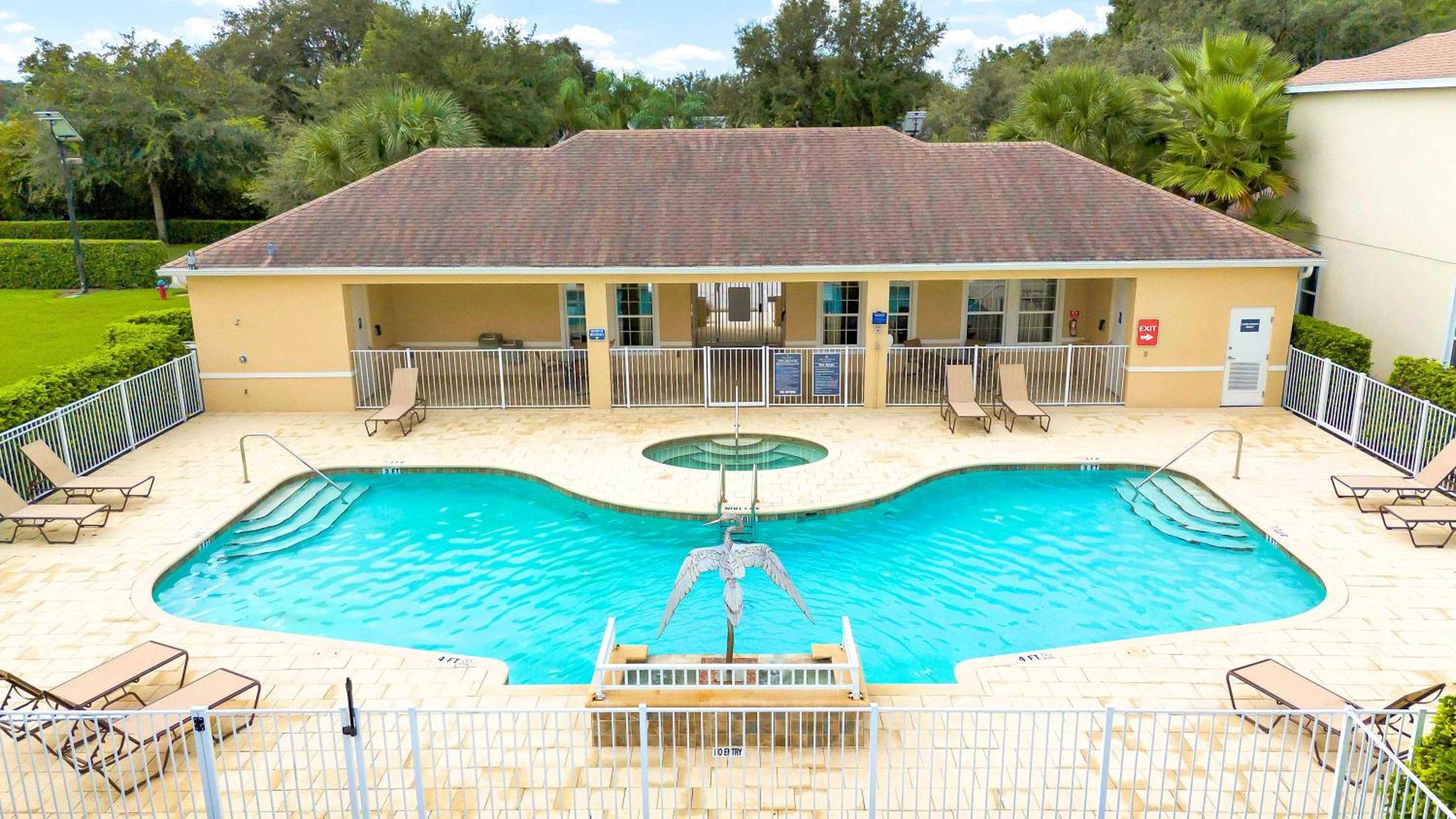 Spacious 3BR with Clubhouses and Splash Fun