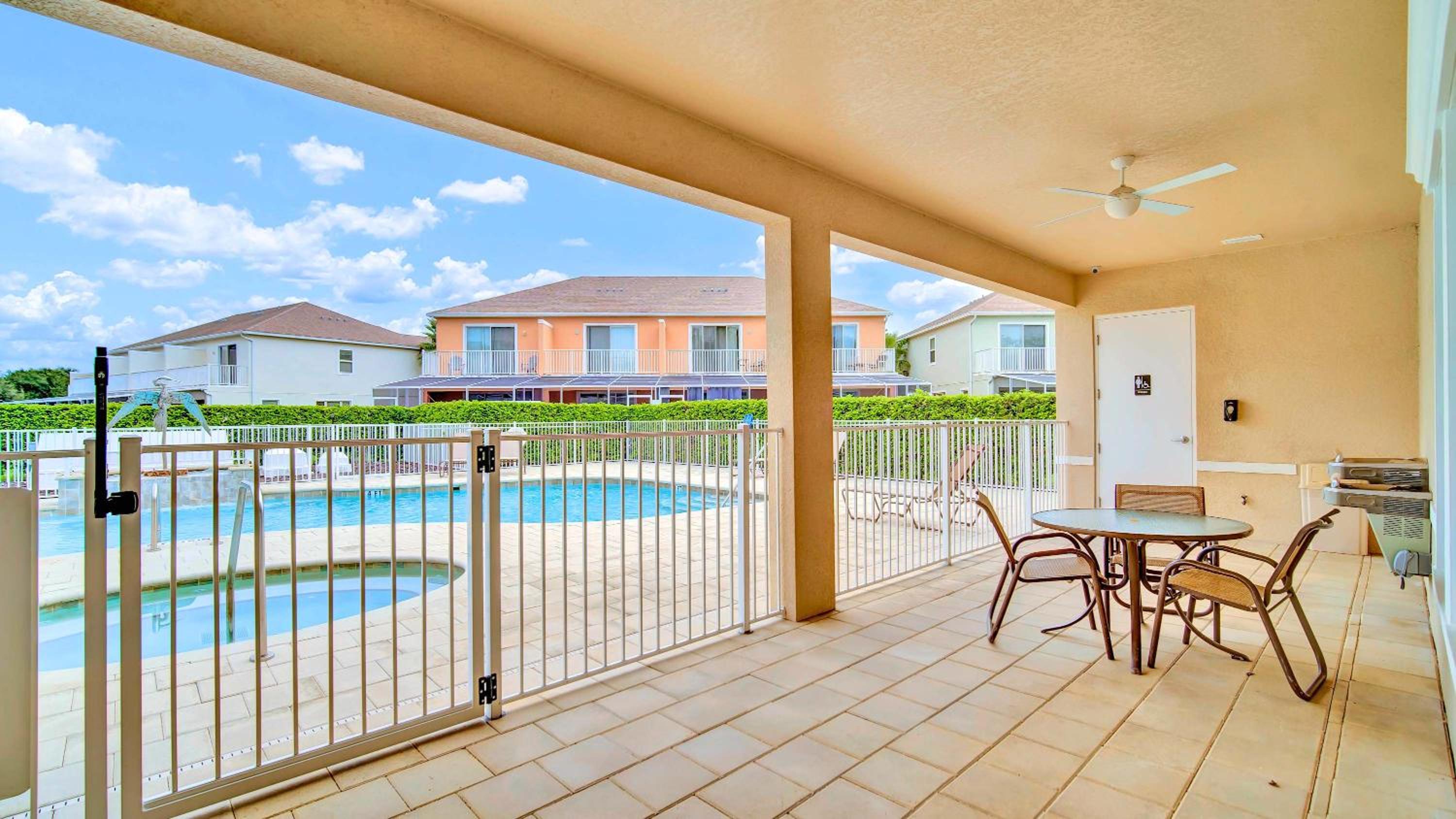 Spacious 3BR with Clubhouses and Splash Fun