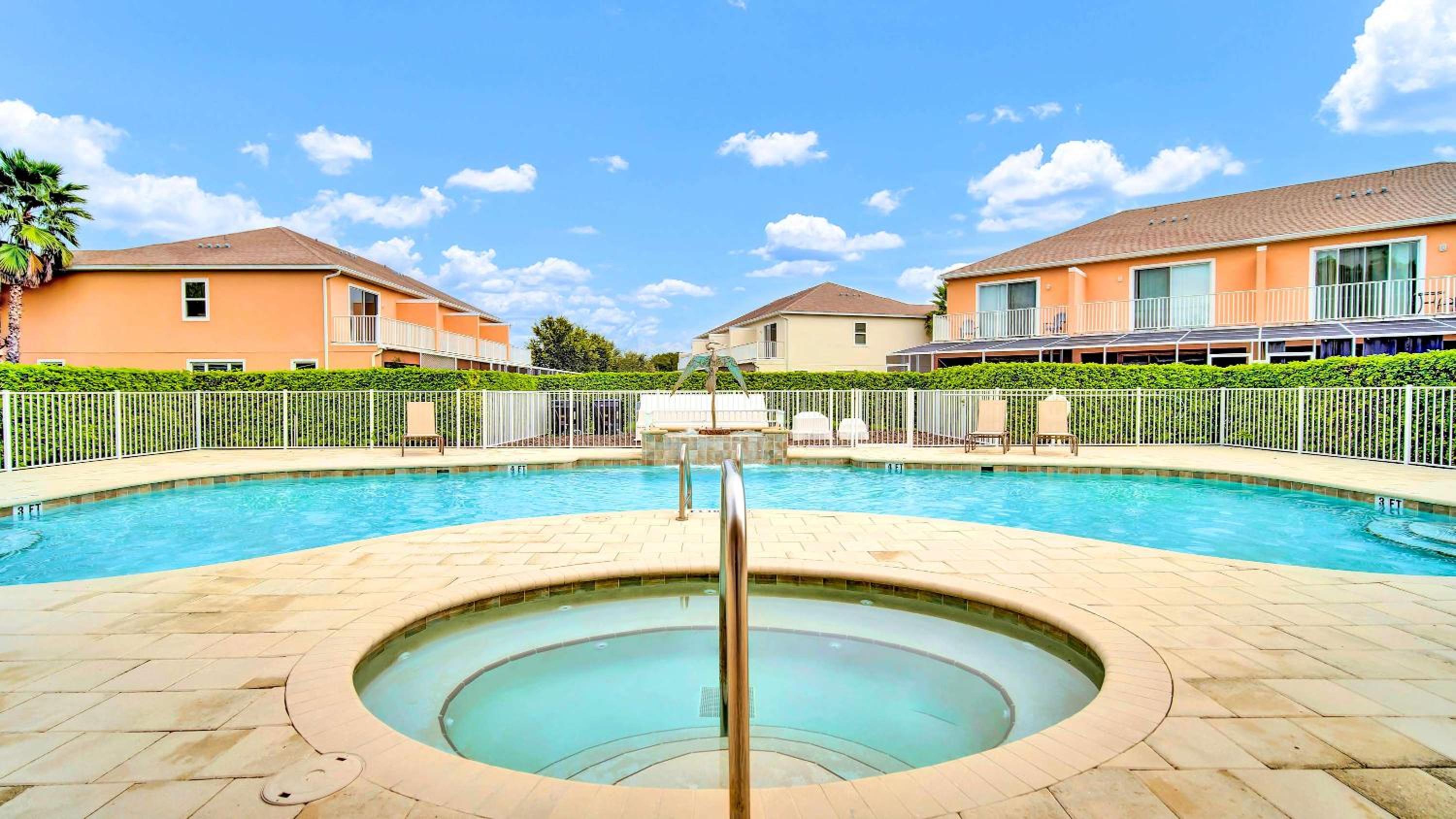 Spacious 3BR with Clubhouses and Splash Fun