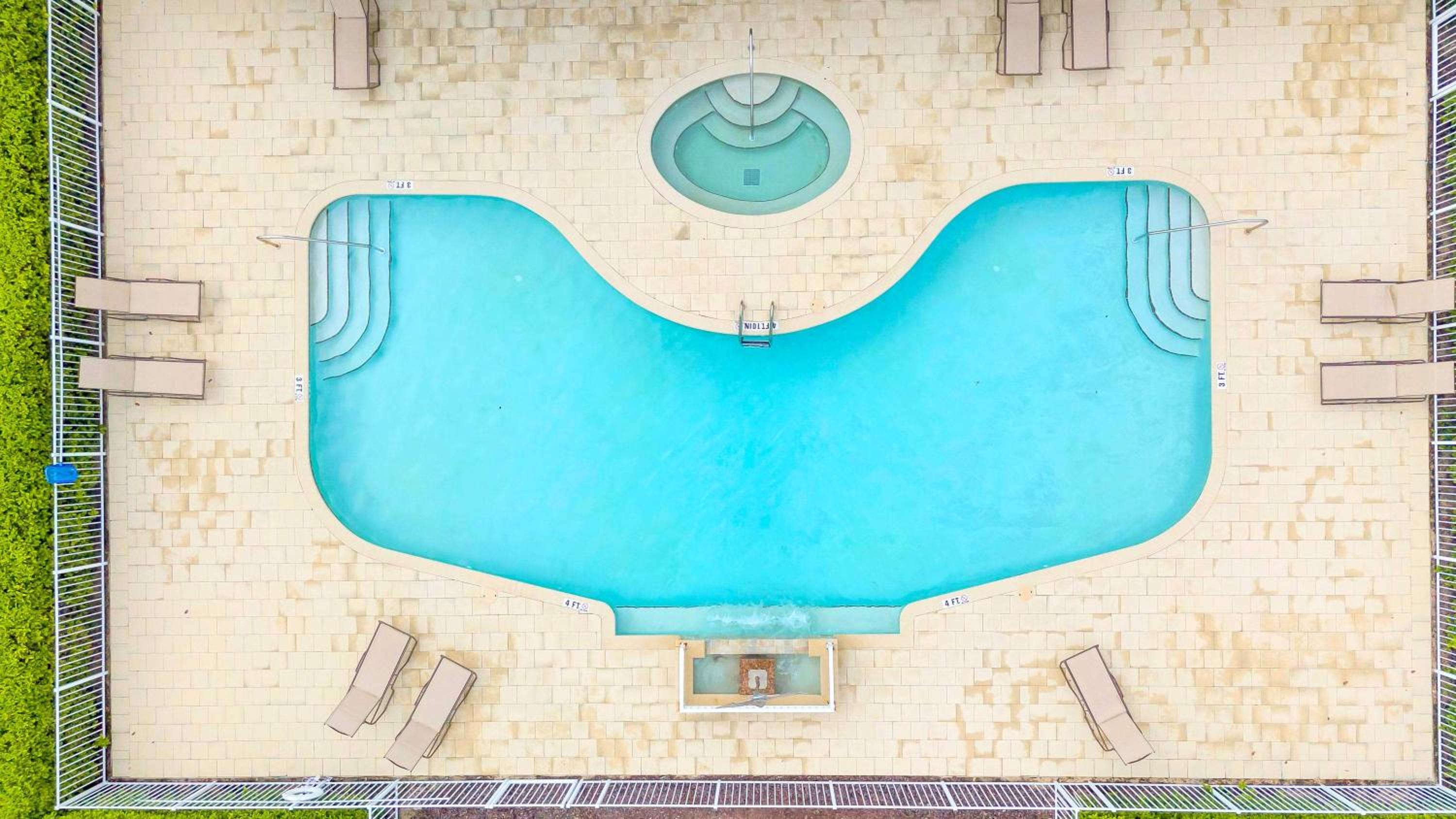 Spacious 3BR with Clubhouses and Splash Fun