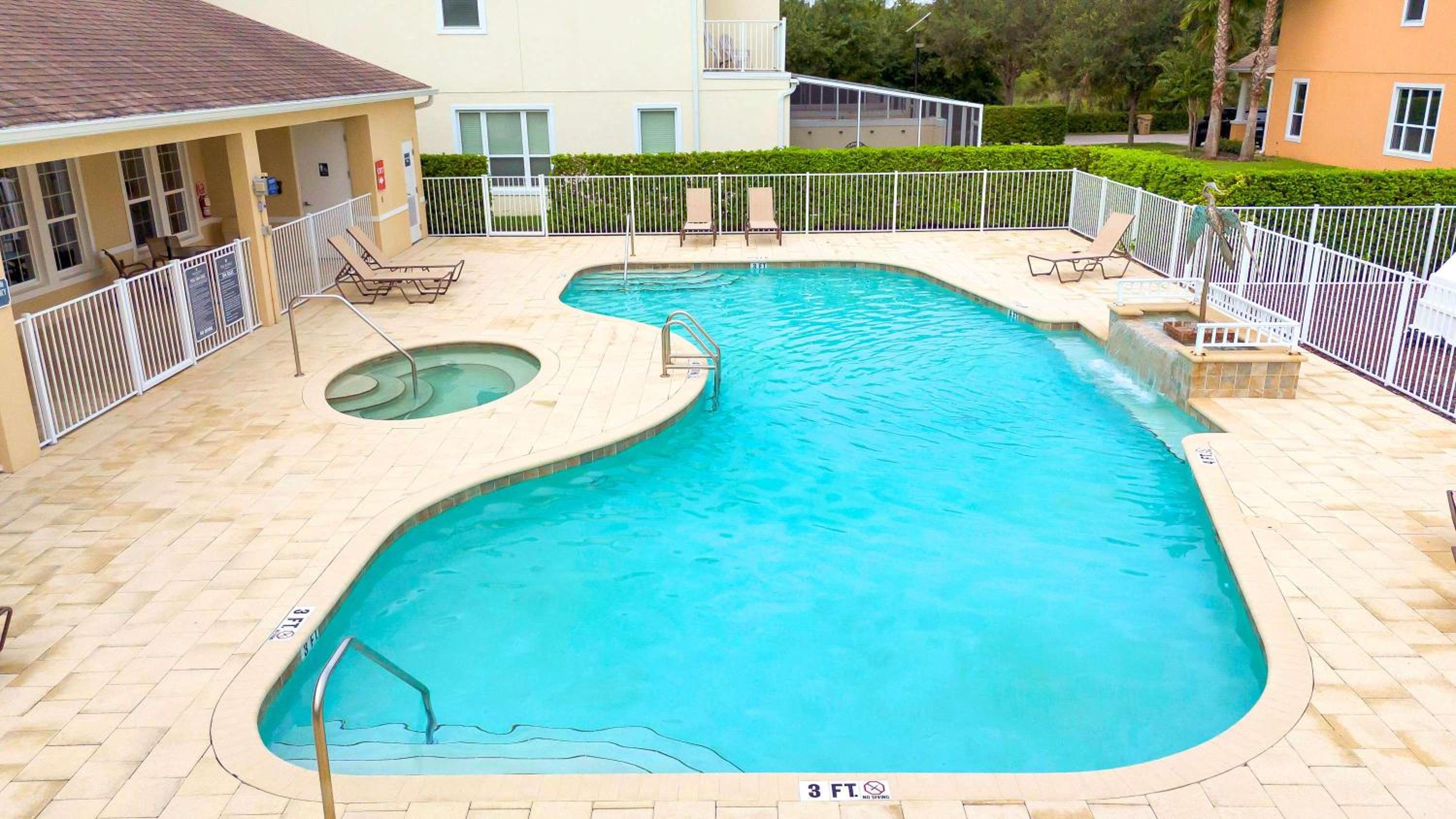 Spacious 3BR with Clubhouses and Splash Fun