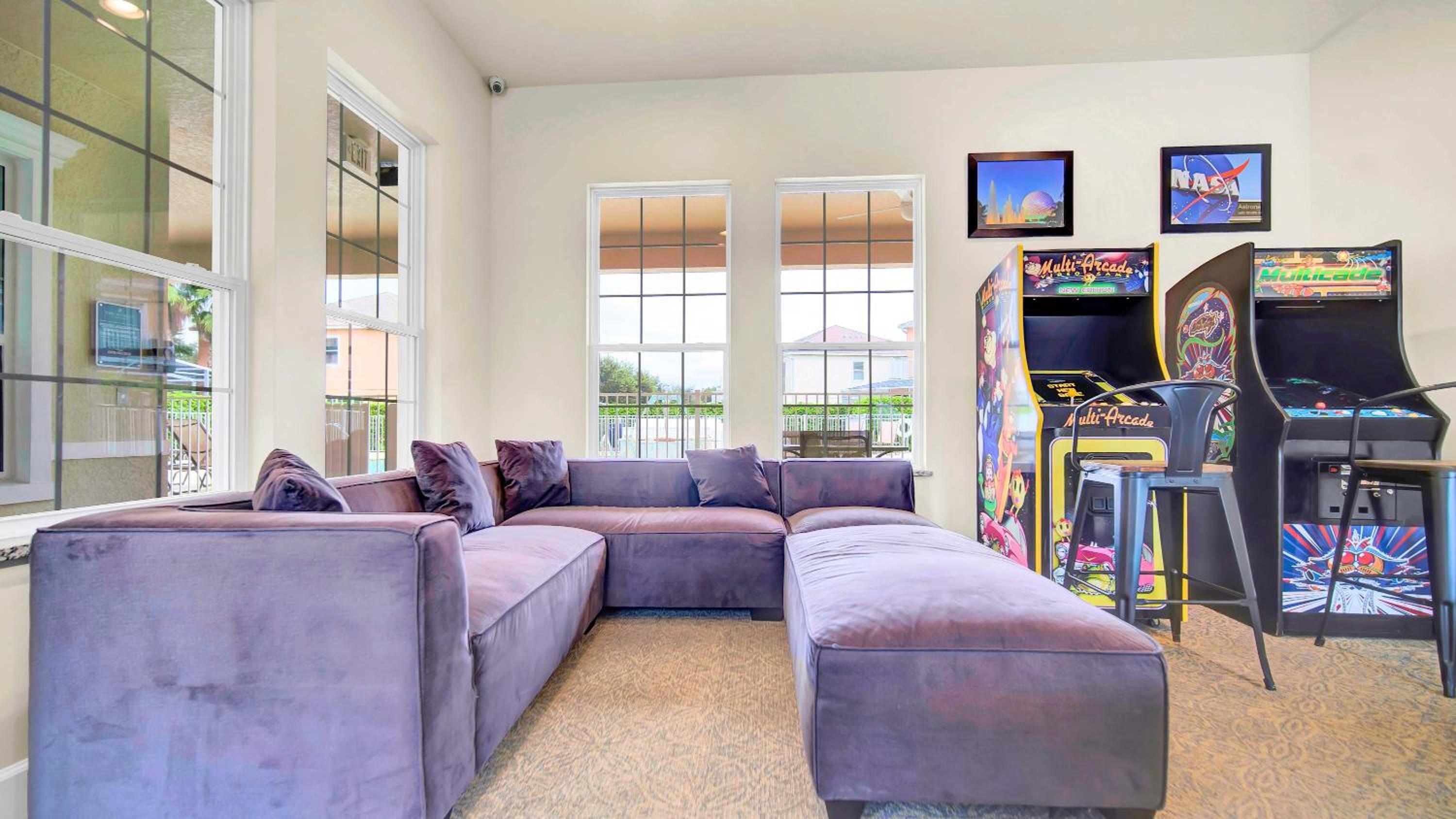 Spacious 3BR with Clubhouses and Splash Fun