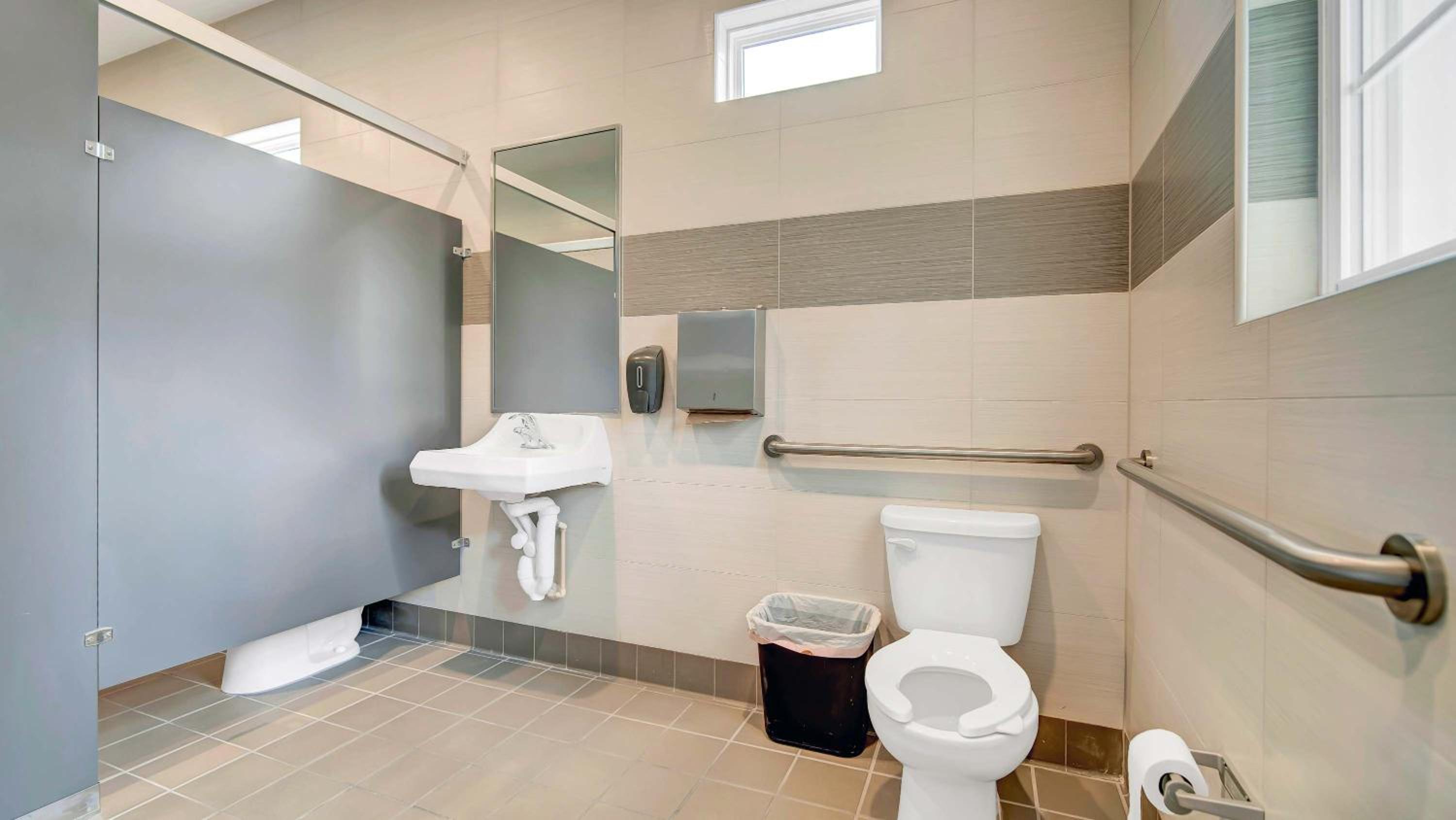 Spacious 3BR with Clubhouses and Splash Fun