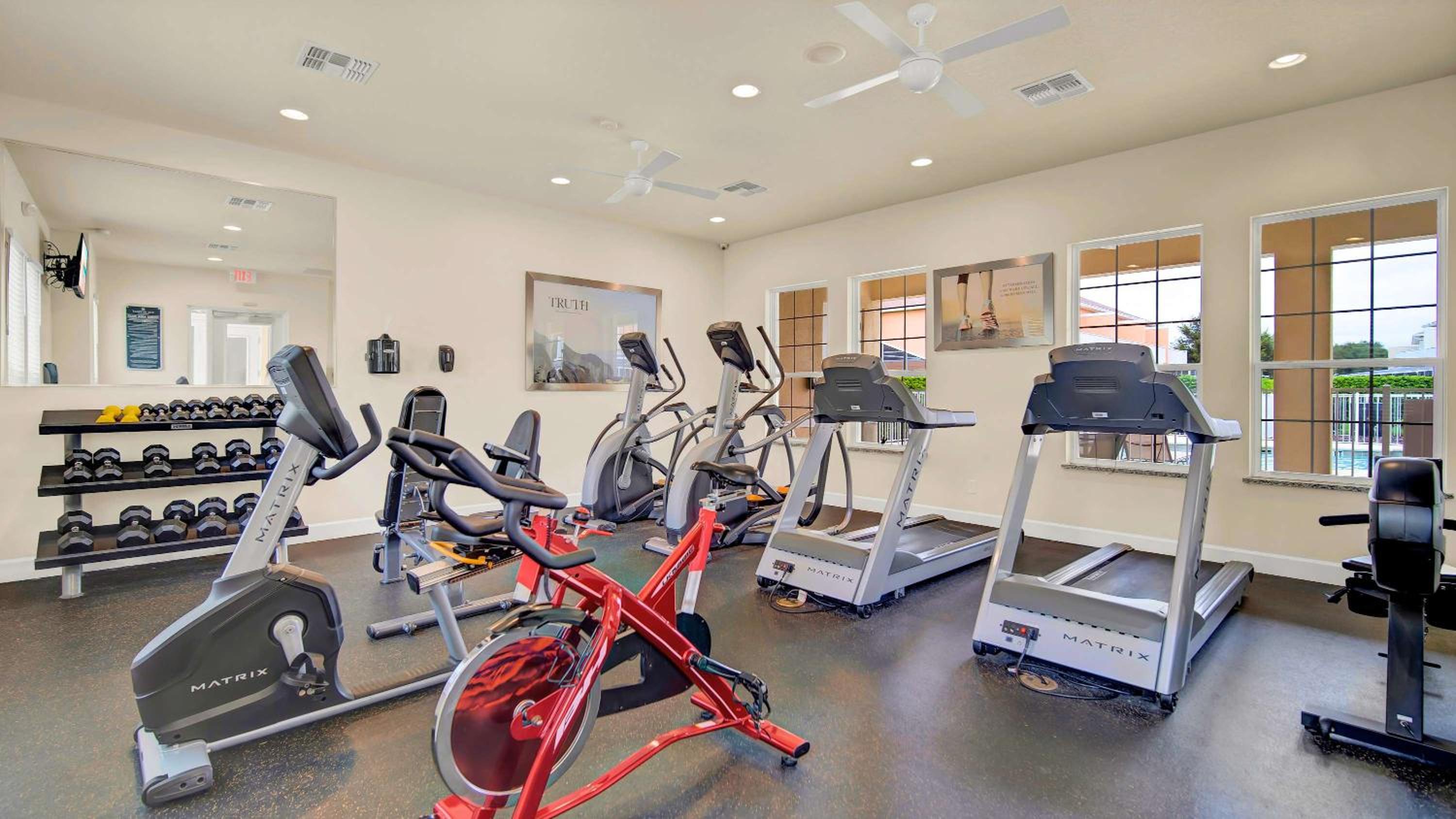 Spacious 3BR with Clubhouses and Splash Fun