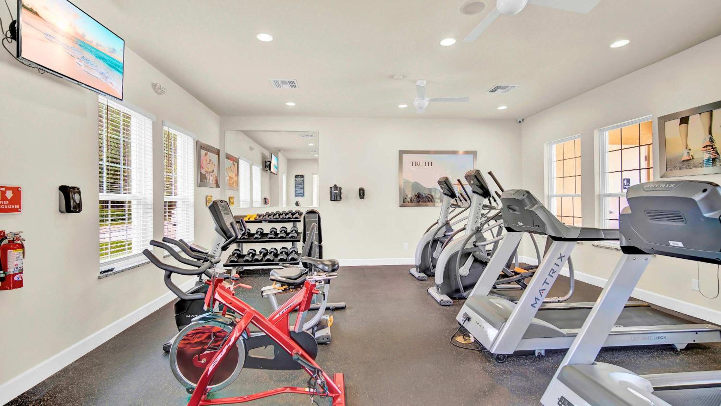 Spacious 3BR with Clubhouses and Splash Fun