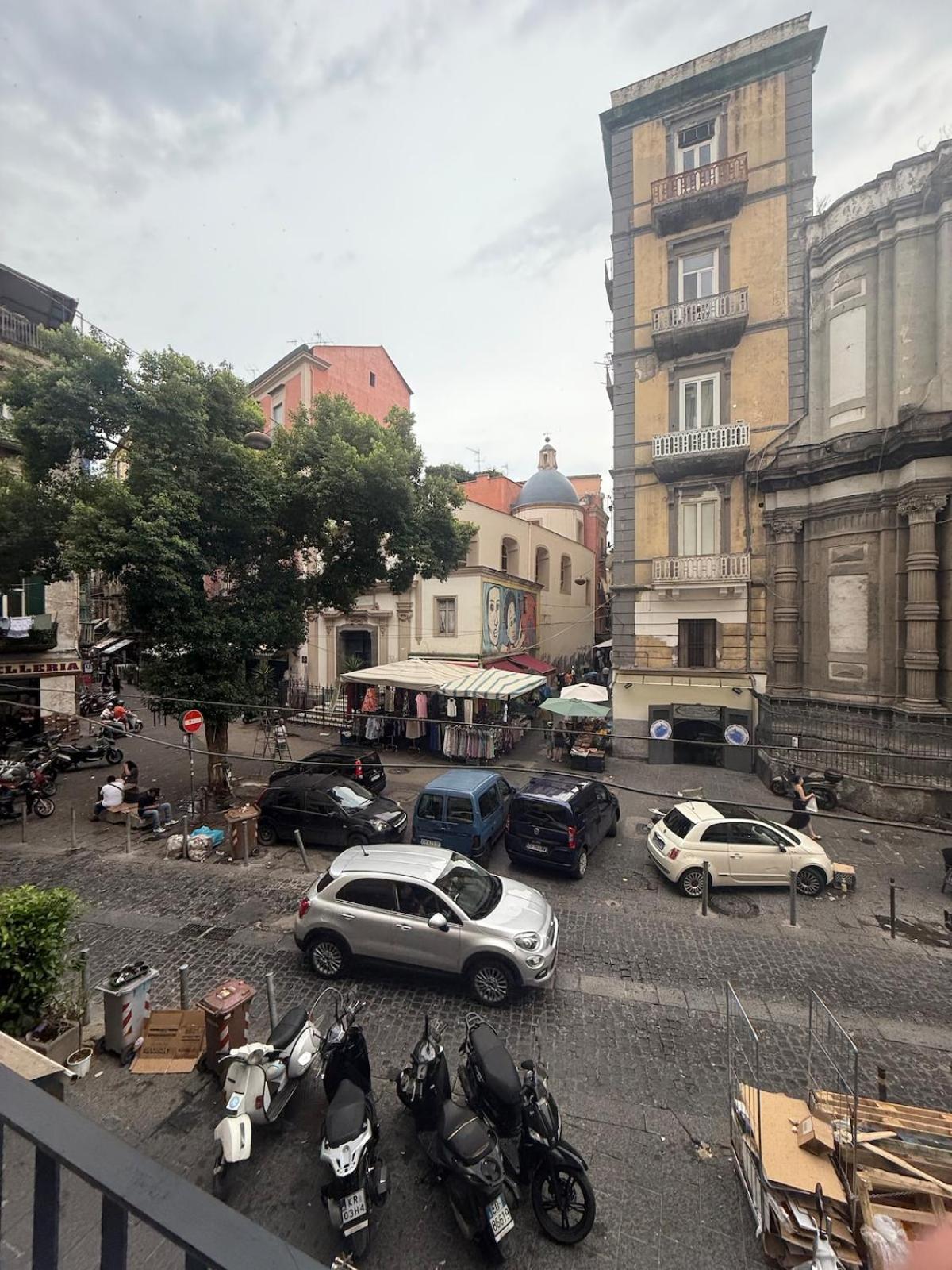 Dimora dei Vergini ,Rione Sanità,Centro Storico,5 min dalla metro ,fino a 6 ospiti