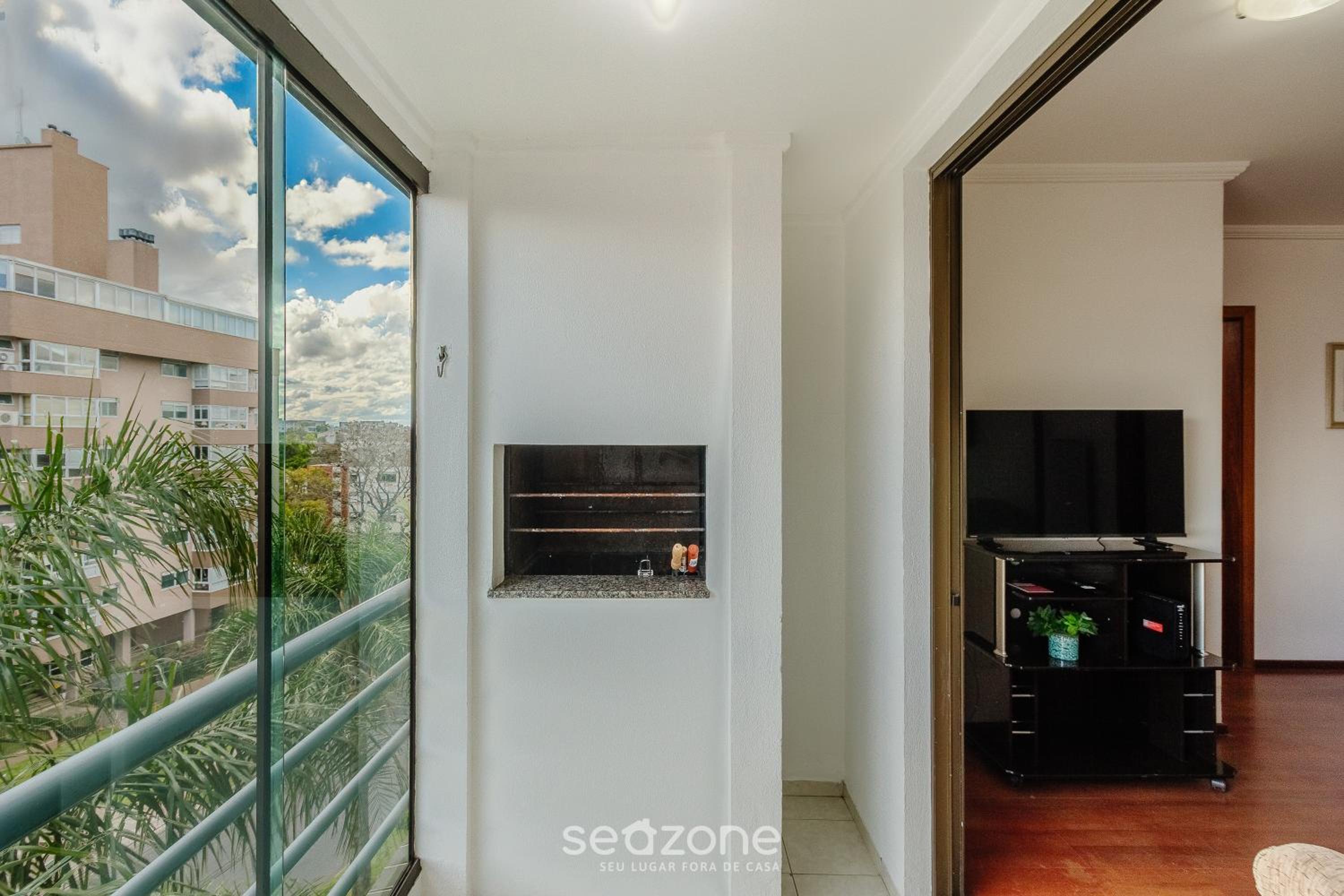 2BR Apt w/ BBQ & garage ROY0401