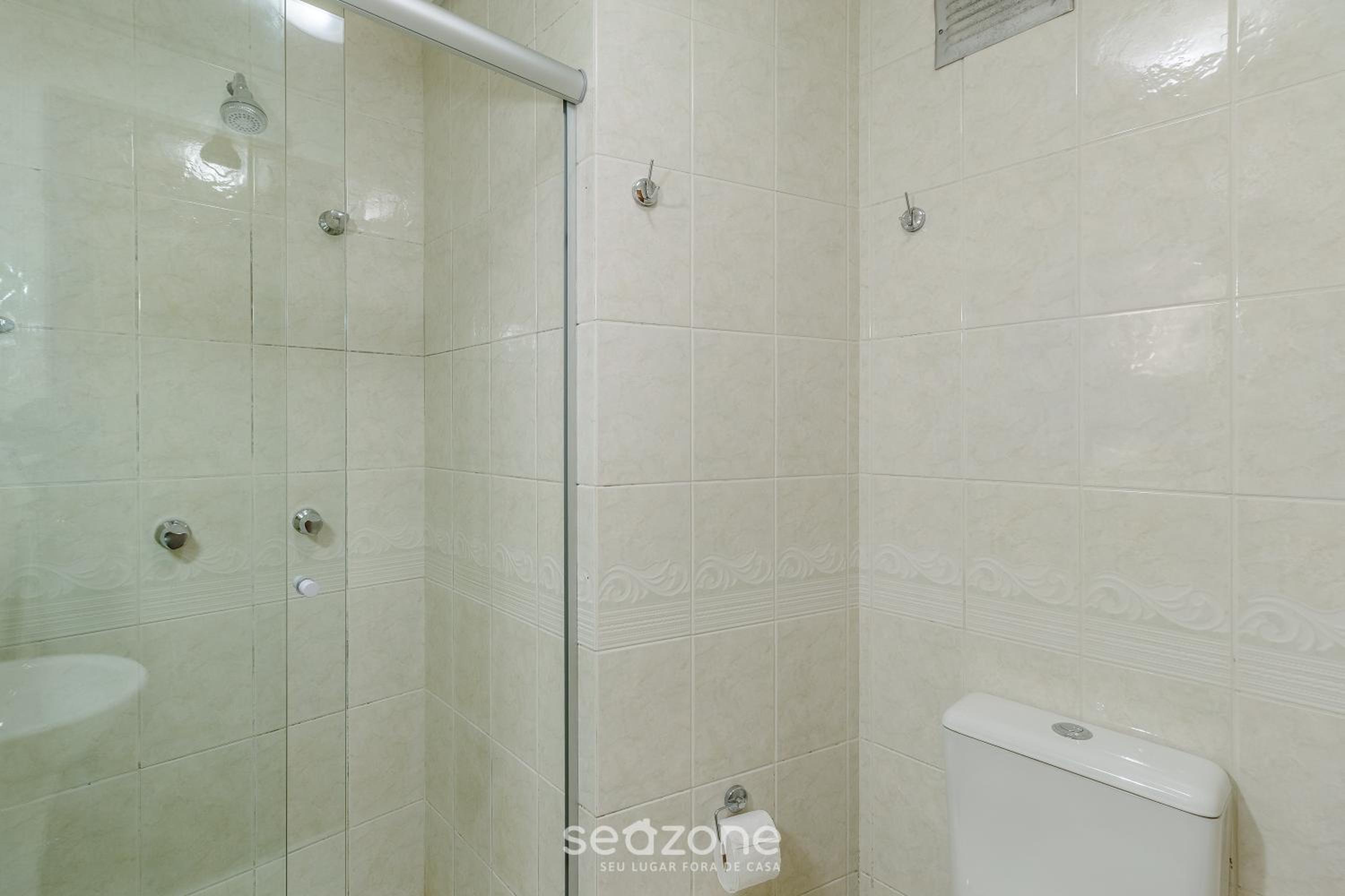 2BR Apt w/ BBQ & garage ROY0401