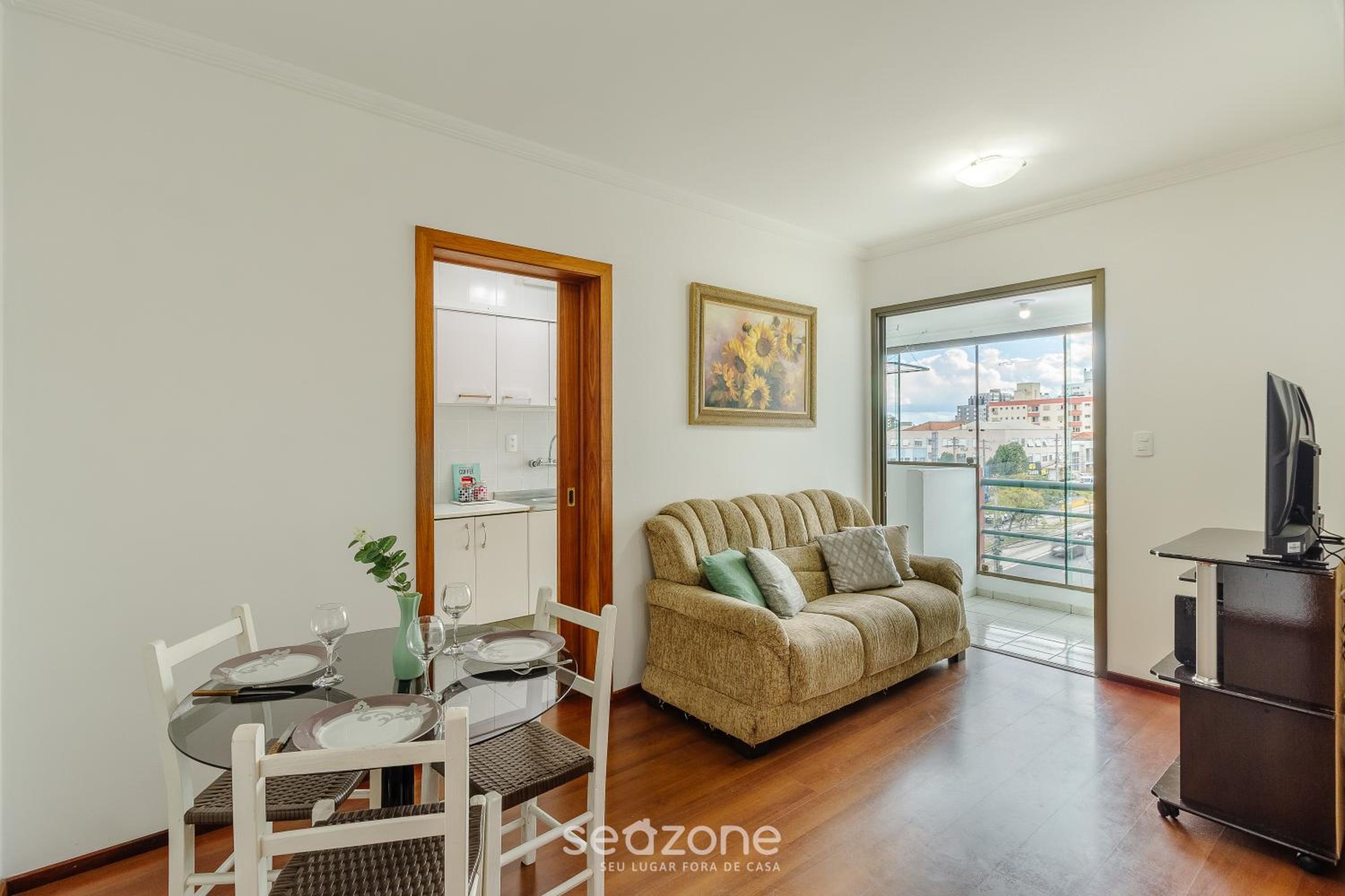 2BR Apt w/ BBQ & garage ROY0401