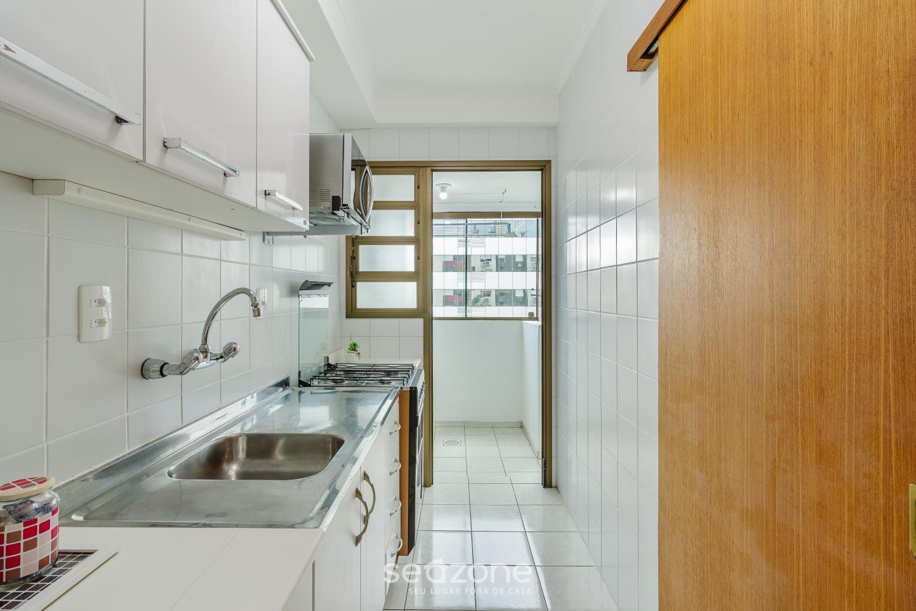 2BR Apt w/ BBQ & garage ROY0401