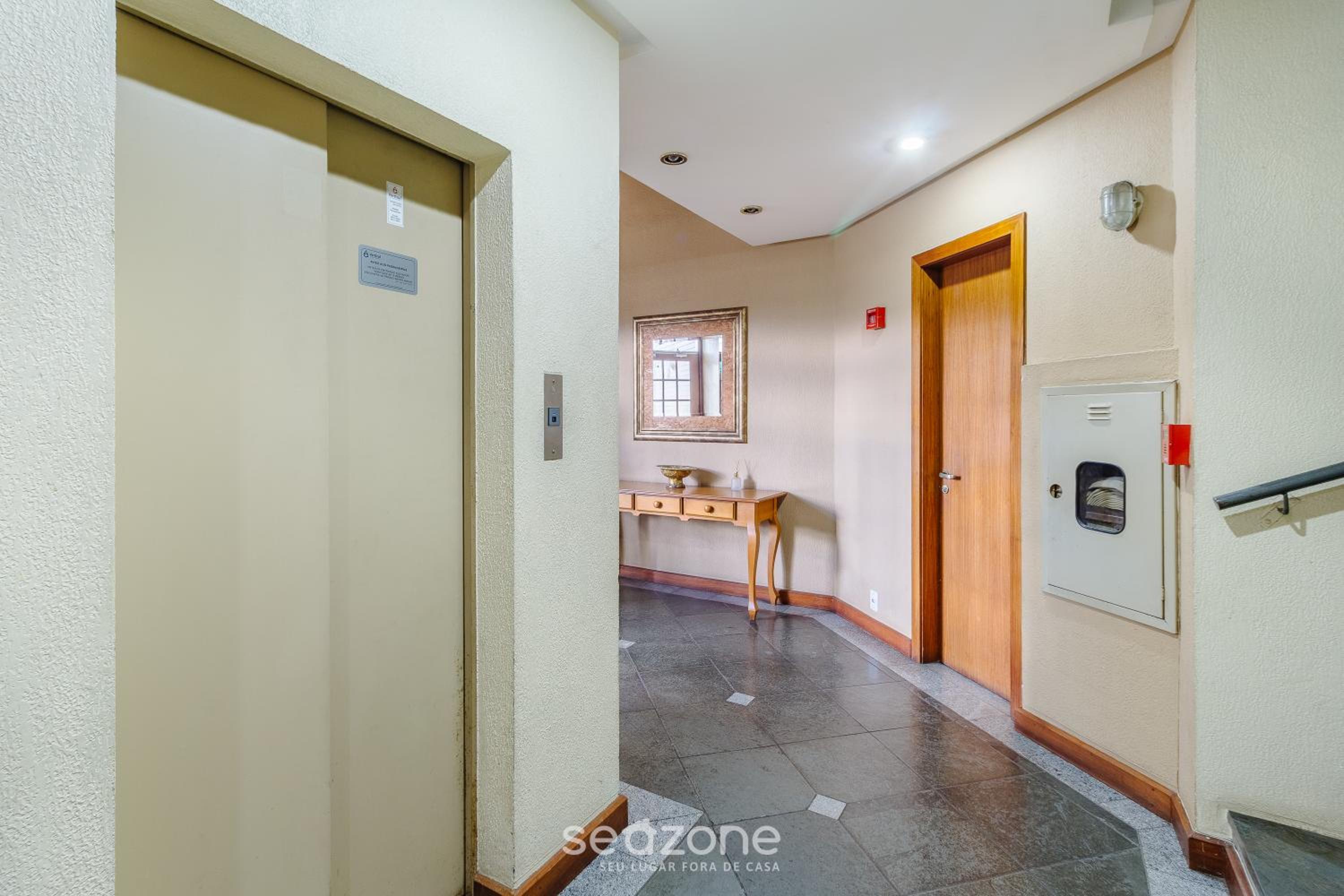 2BR Apt w/ BBQ & garage ROY0401