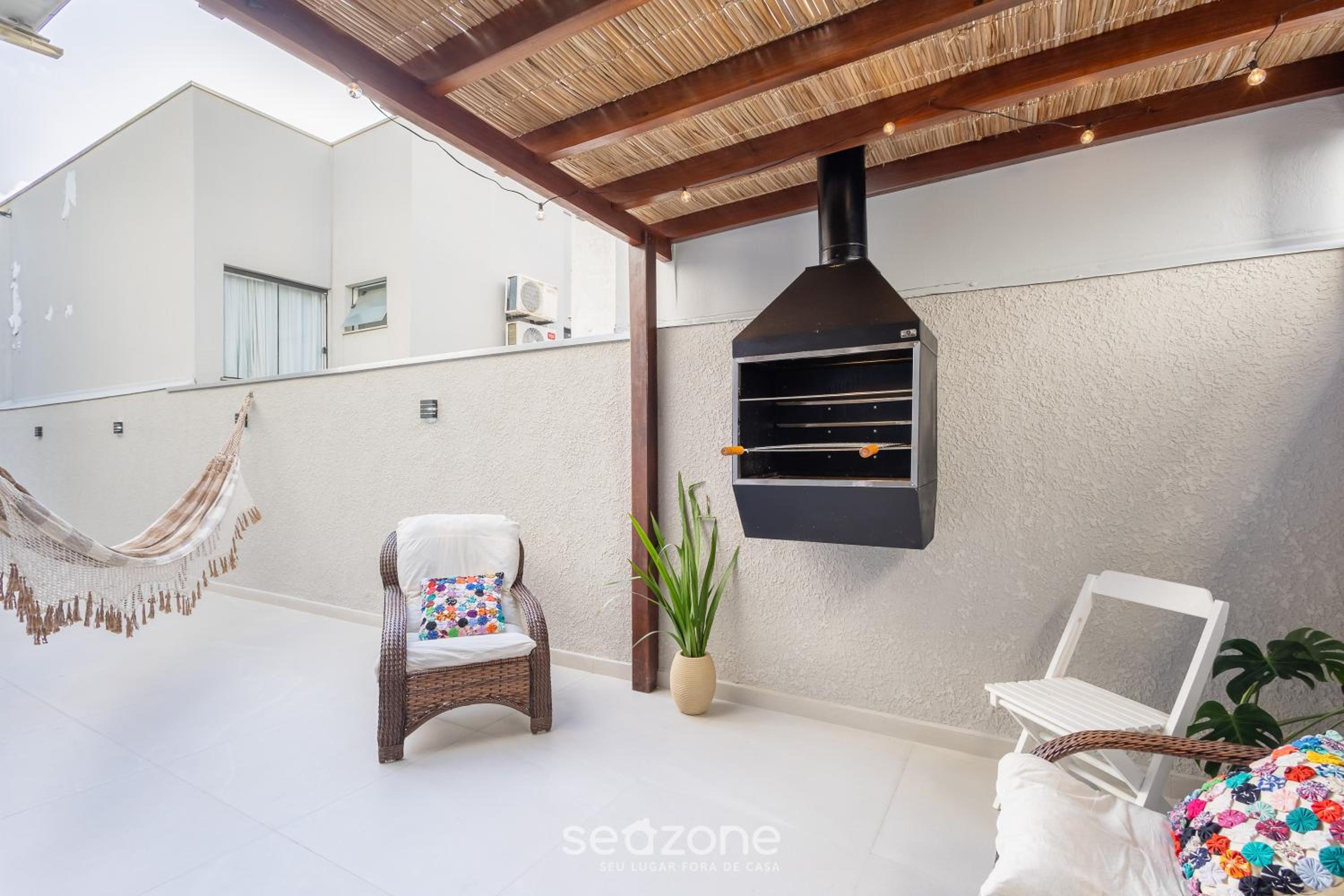 Apart w/ a barbecue, 230 m from the beach SHA0104
