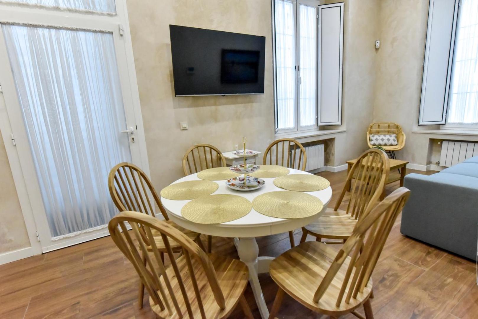 New! Unique Exclusive Apartment