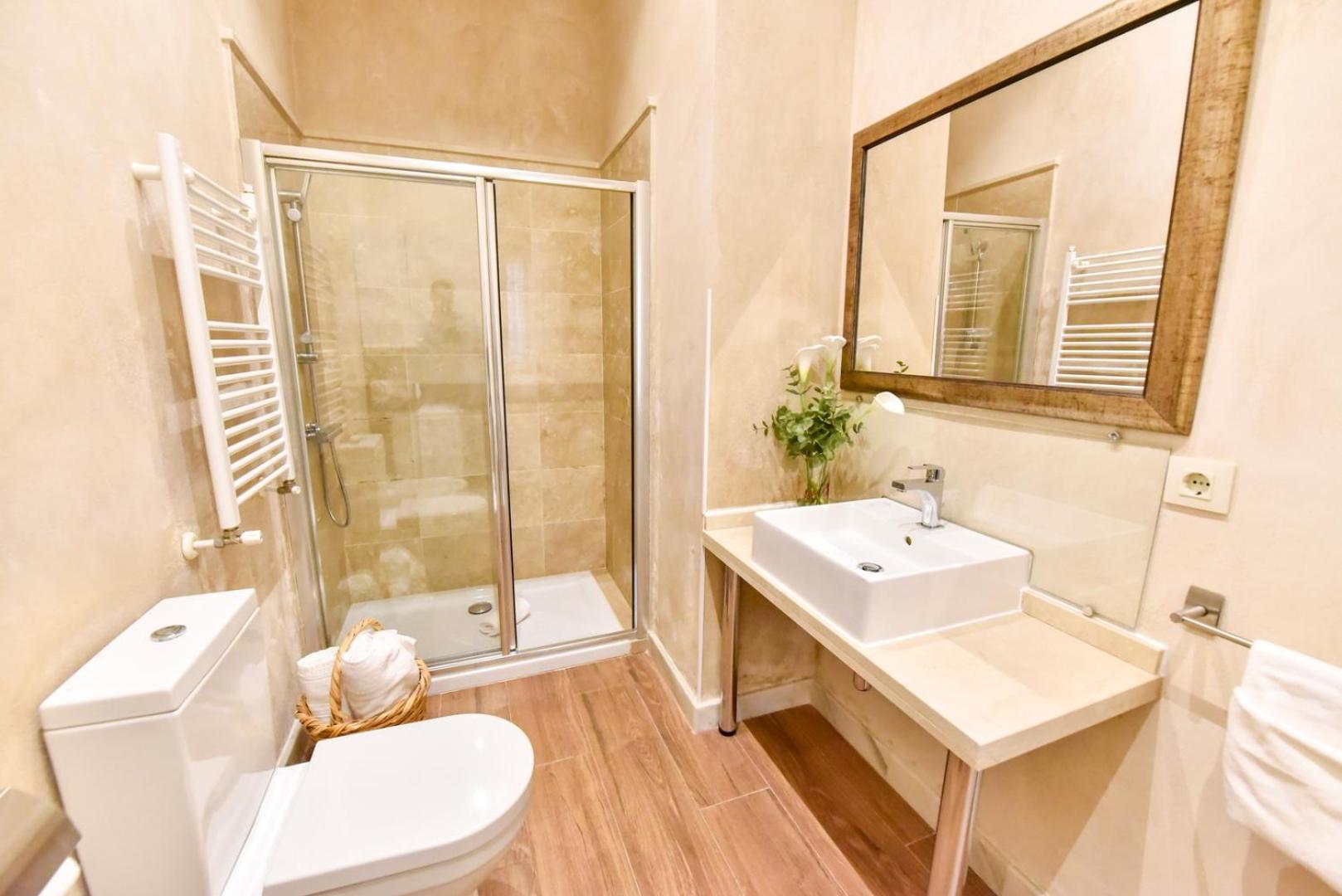 New! Unique Exclusive Apartment