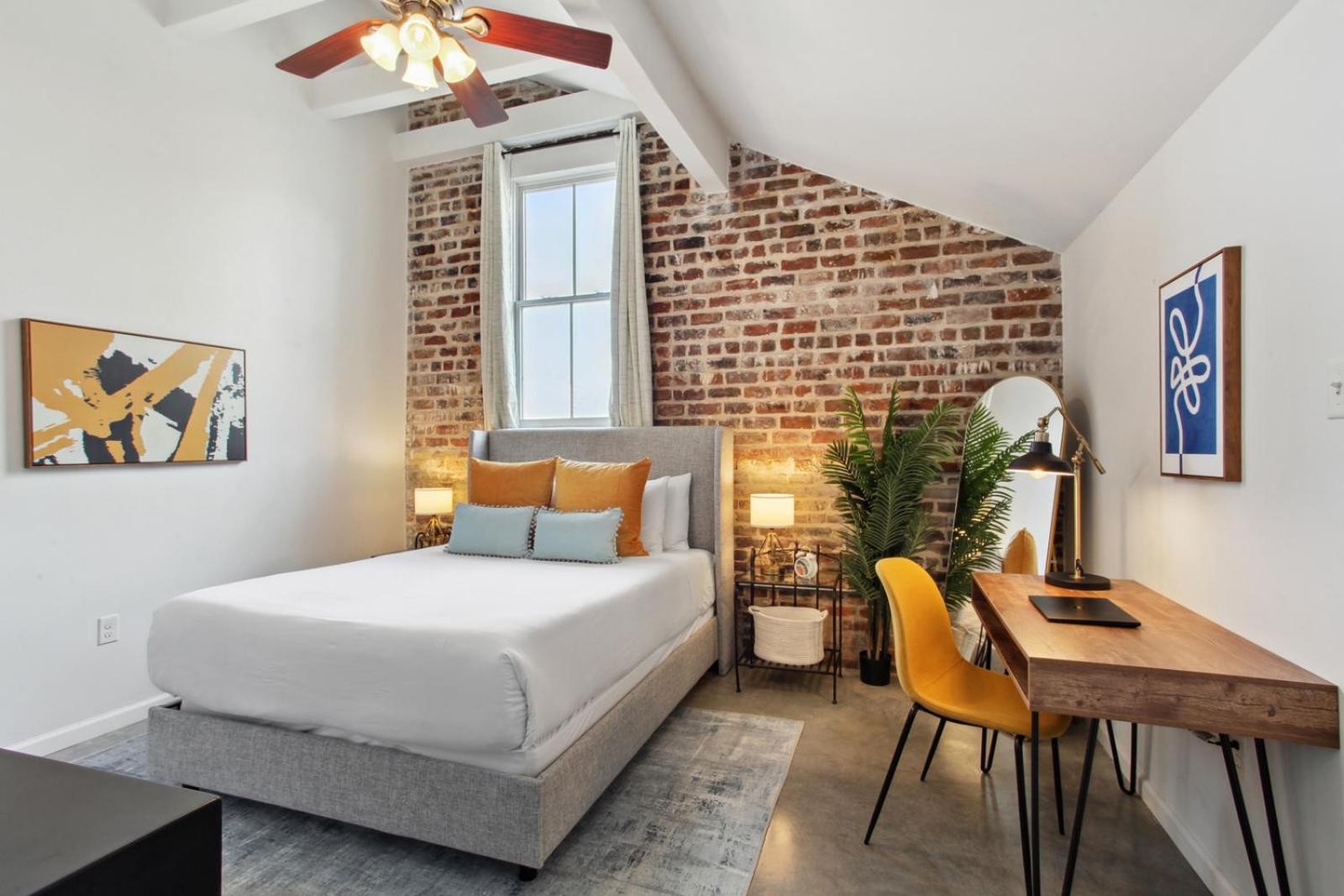 Warehouse District Lovely One Bedroom and Den