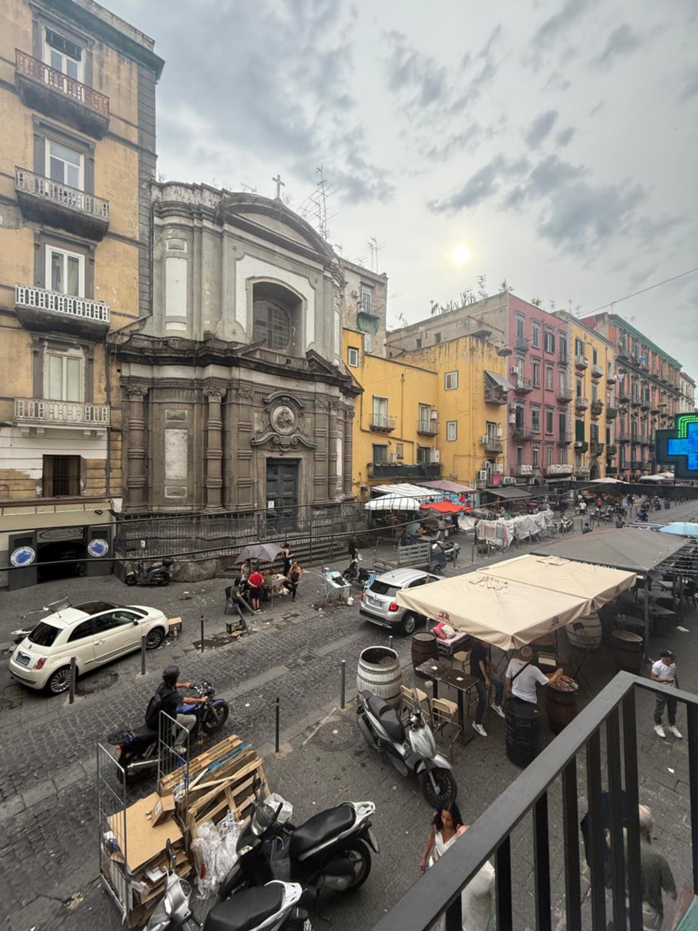Dimora dei Vergini ,Rione Sanità,Centro Storico,5 min dalla metro ,fino a 6 ospiti