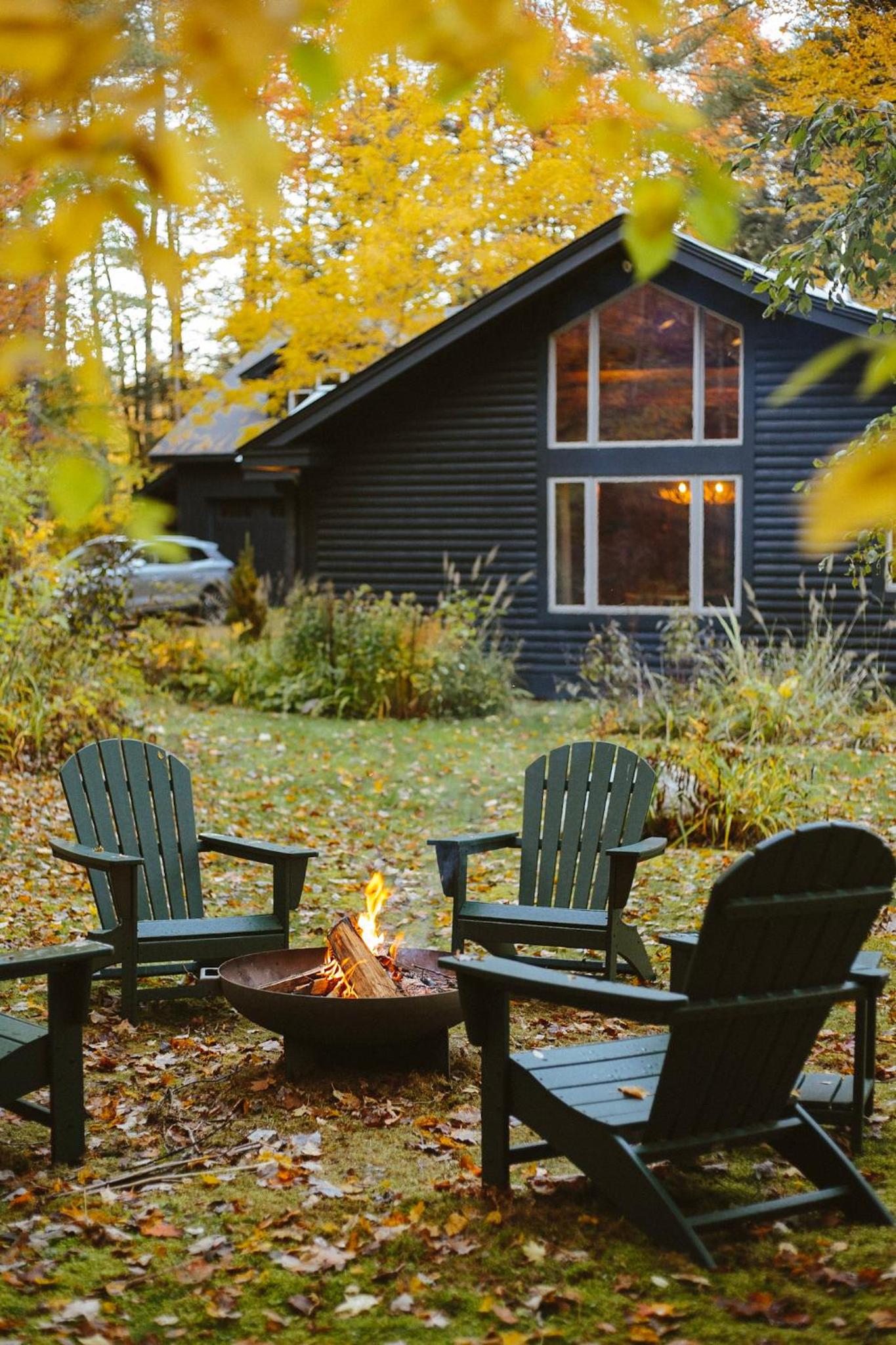 River Ridge Cabin, Clubhouse Included, 2 Units, Forest Setting, River Views, near Stowe