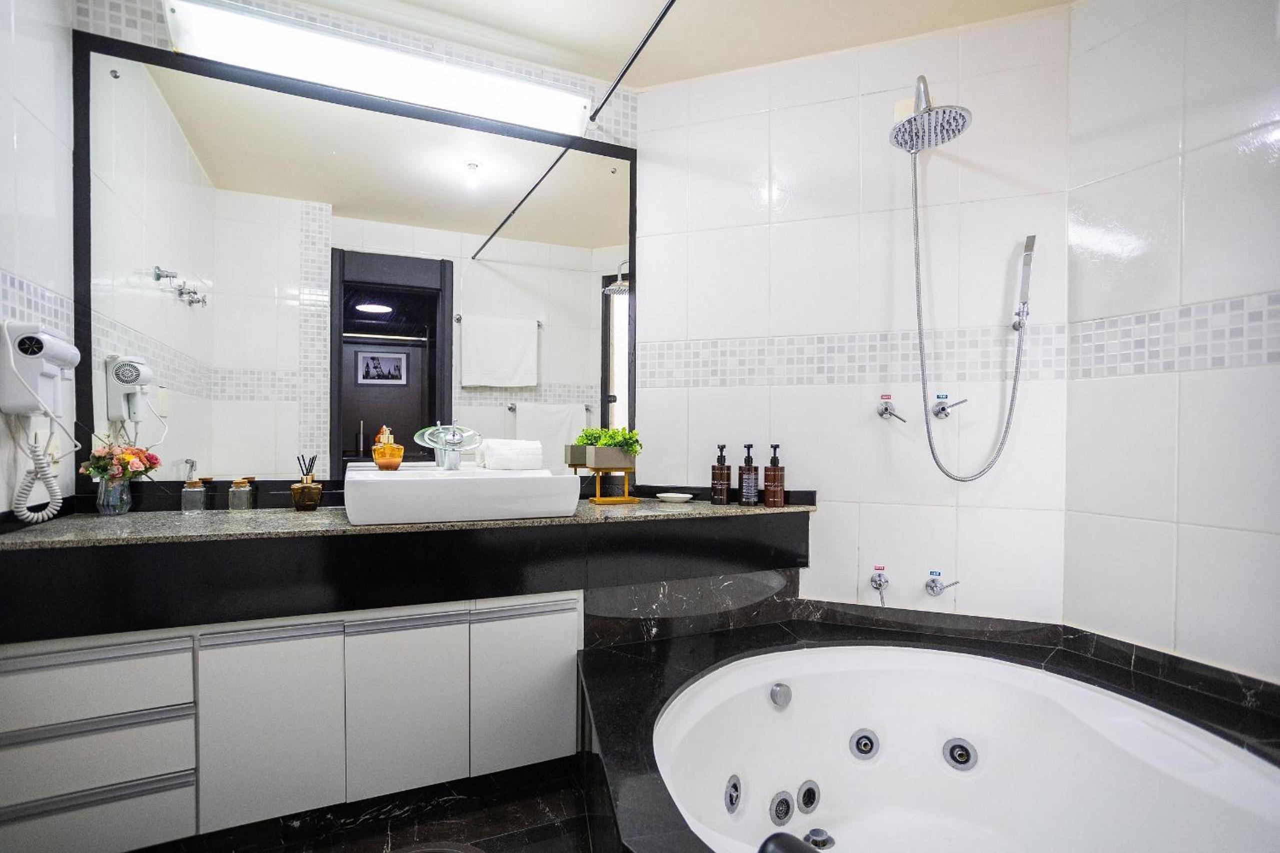 The Regent Flat Service