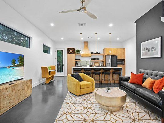 South Lamar Luxe Creekside Retreat with POOL