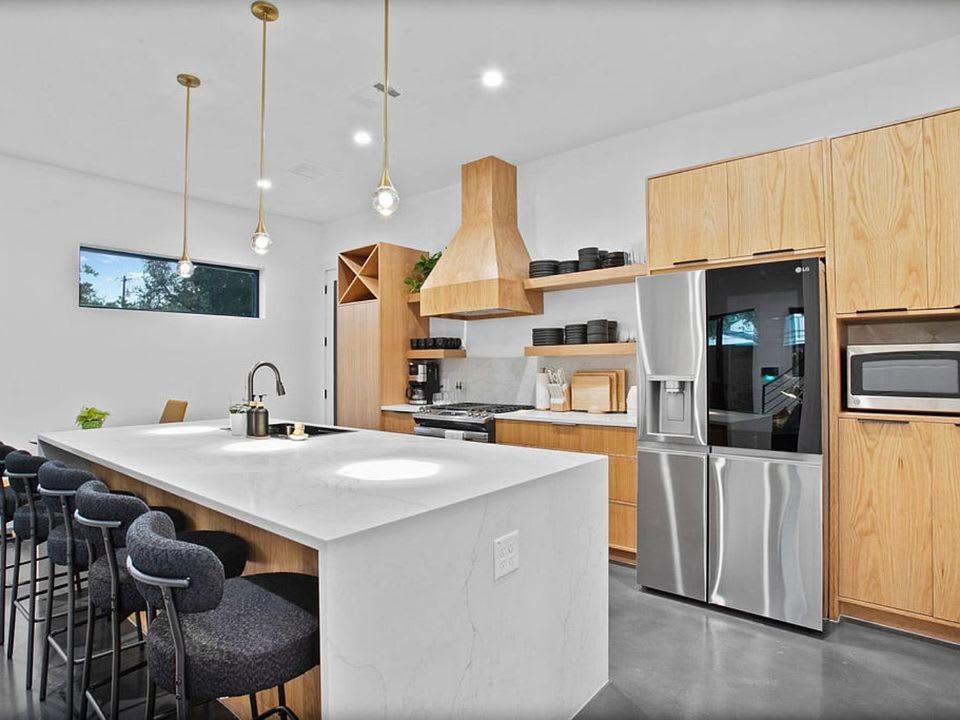 South Lamar Luxe Creekside Retreat with POOL