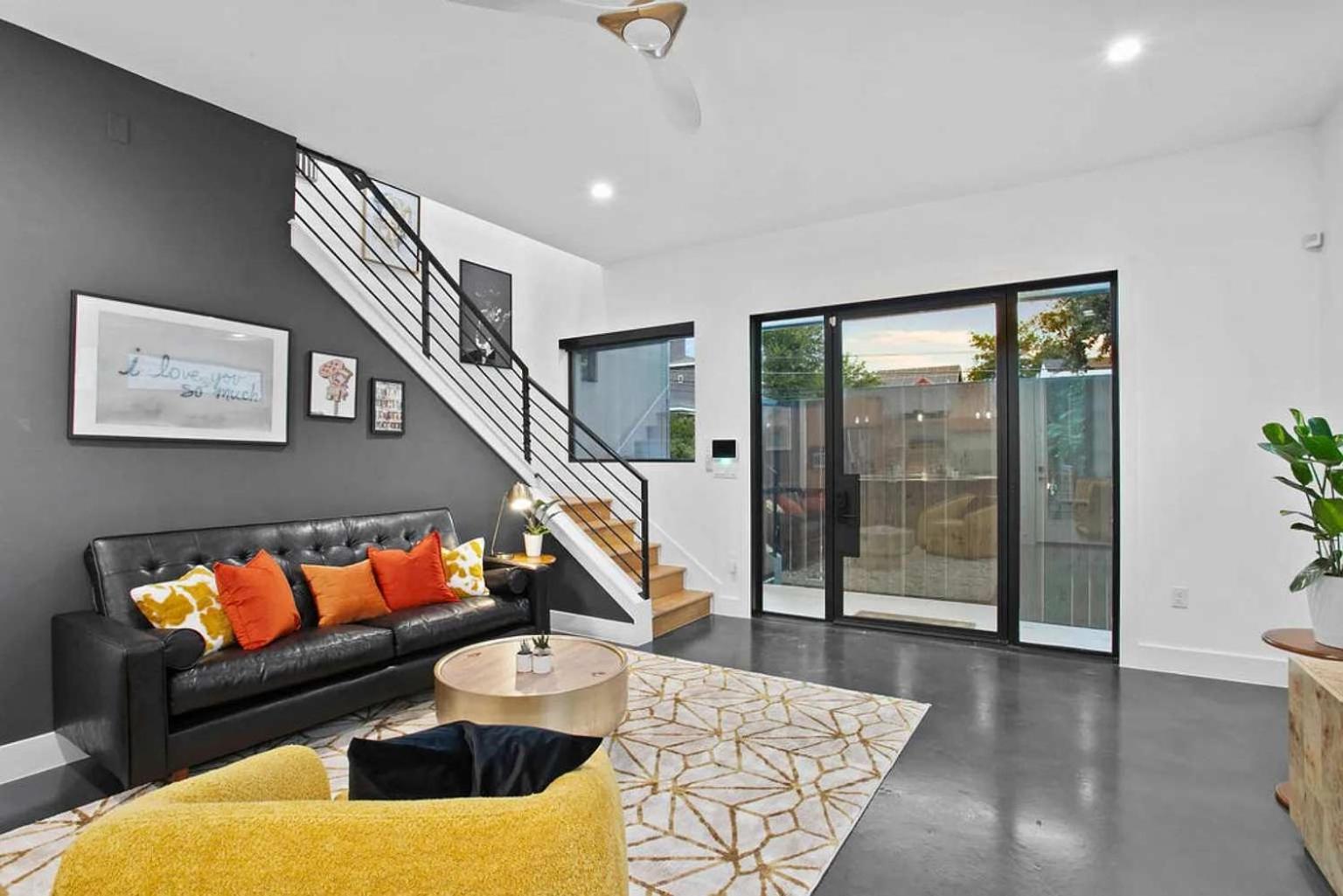 South Lamar Luxe Creekside Retreat with POOL