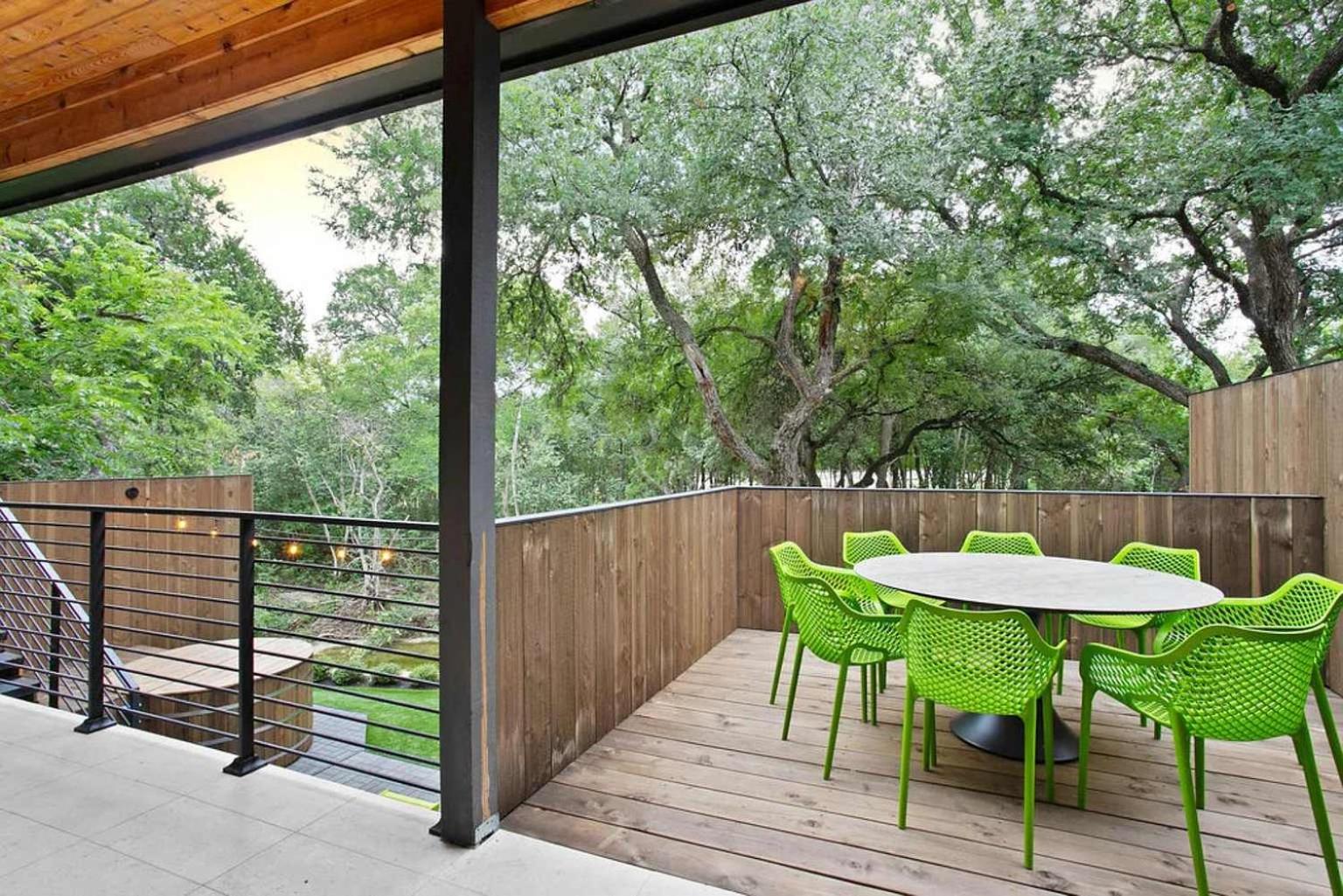 South Lamar Luxe Creekside Retreat with POOL
