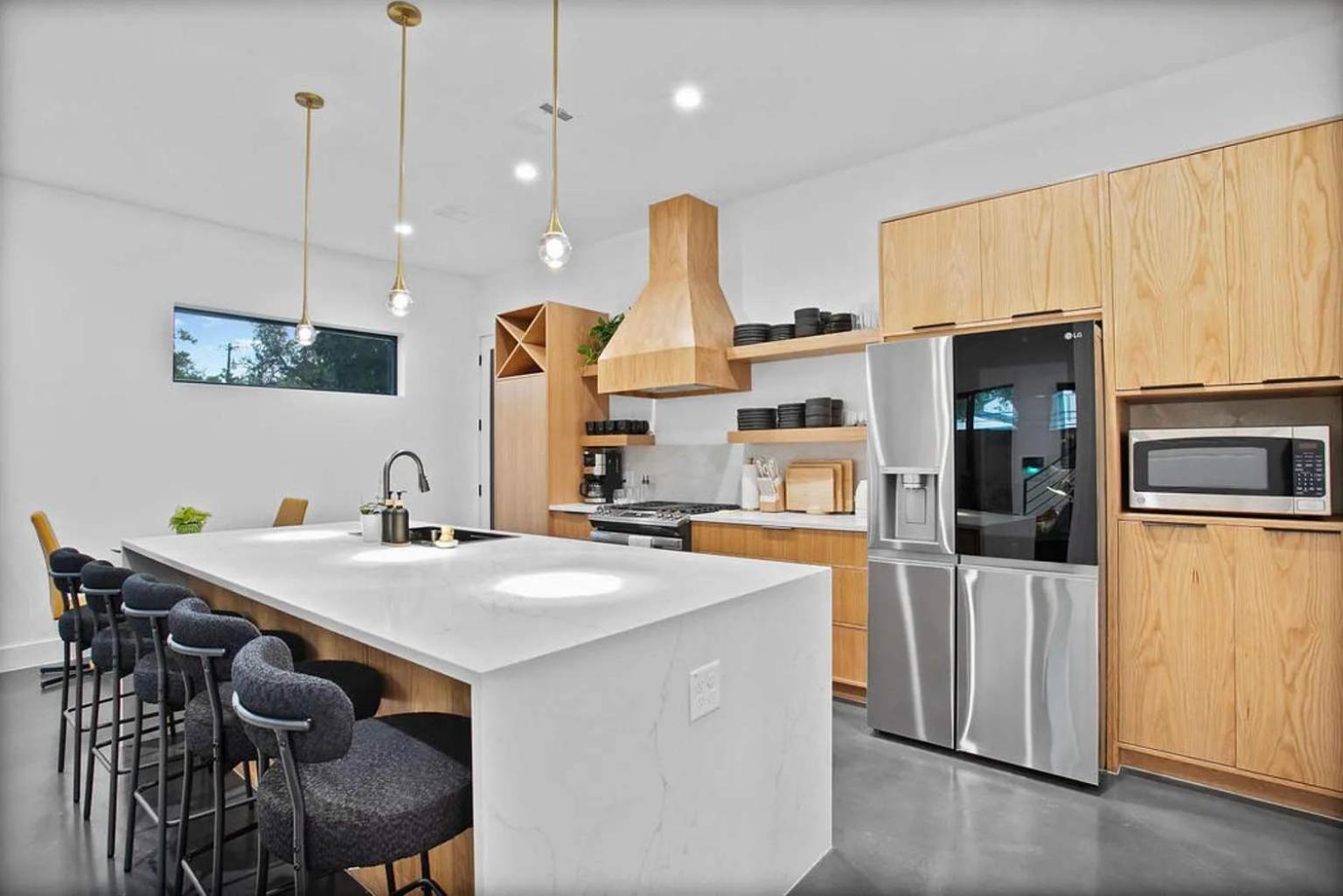 South Lamar Luxe Creekside Retreat with POOL